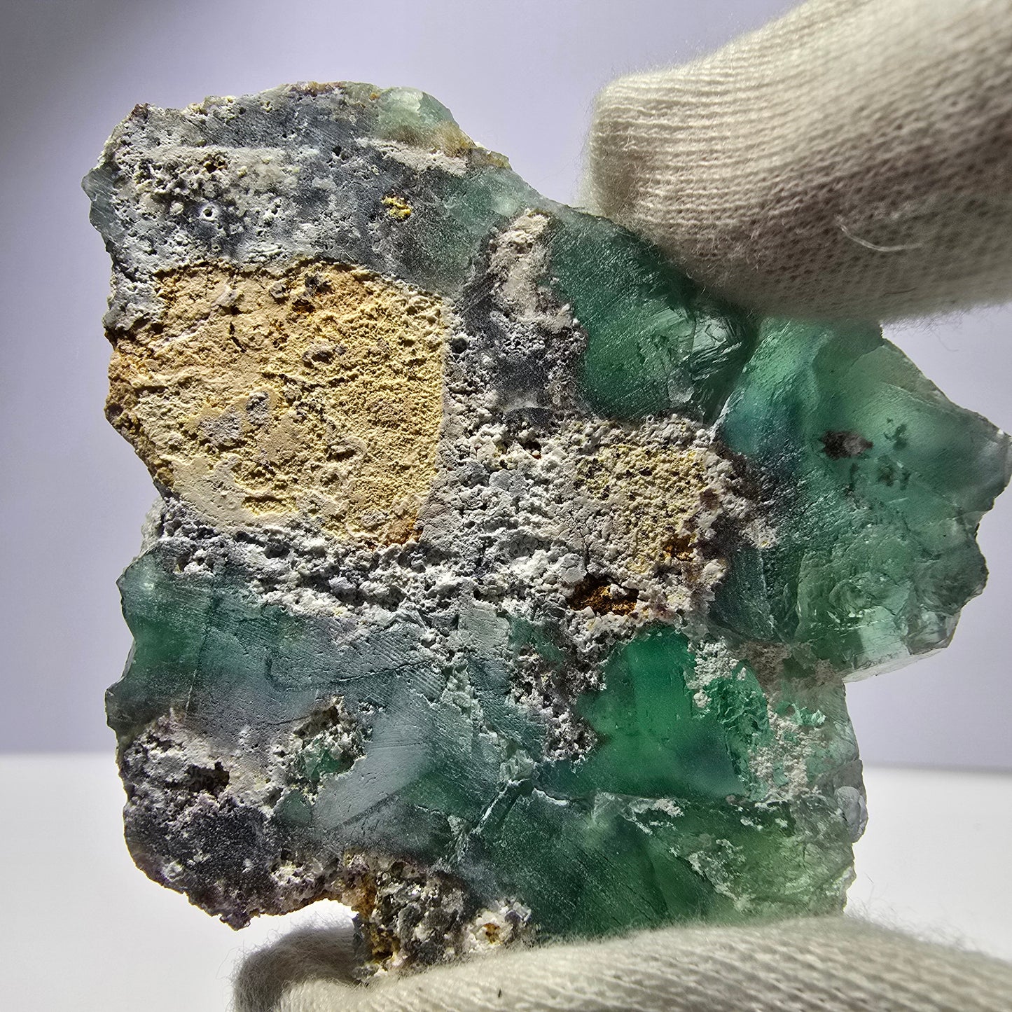 Grand cube de fluorite fantôme vert étagé Okorusu Namibie 80 x 65 x 35 mm