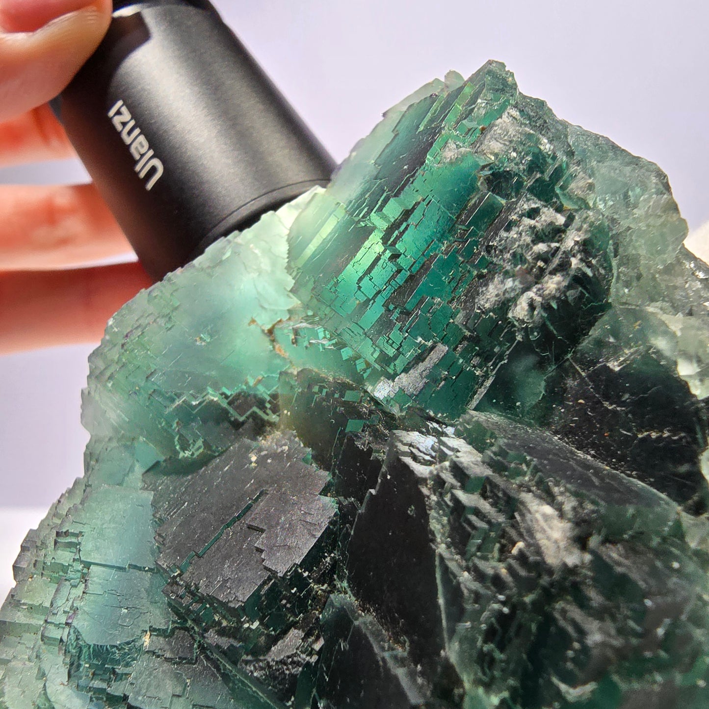 Grand cube de fluorite fantôme vert étagé Okorusu Namibie 100 x 68 x 42 mm