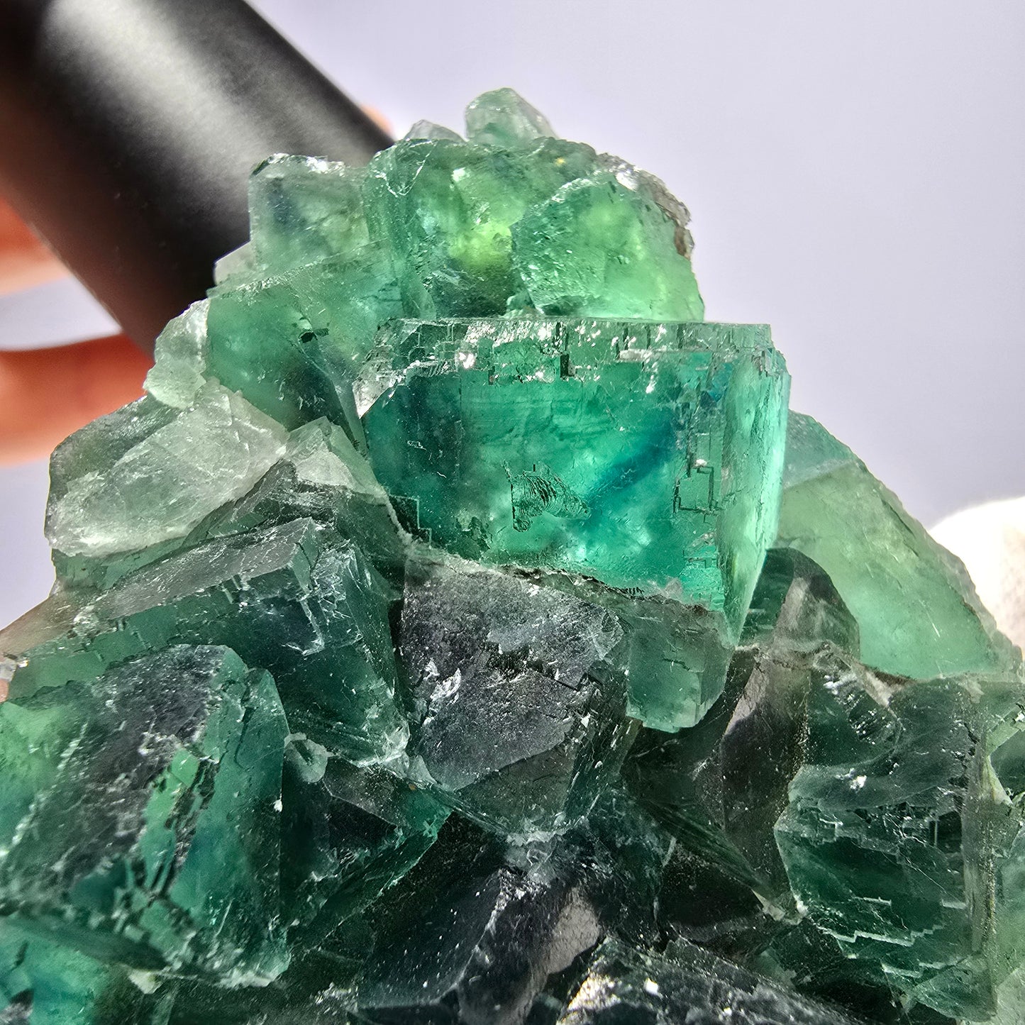 Grand cube de fluorite fantôme vert étagé Okorusu Namibie 102 x 78 x 28 mm