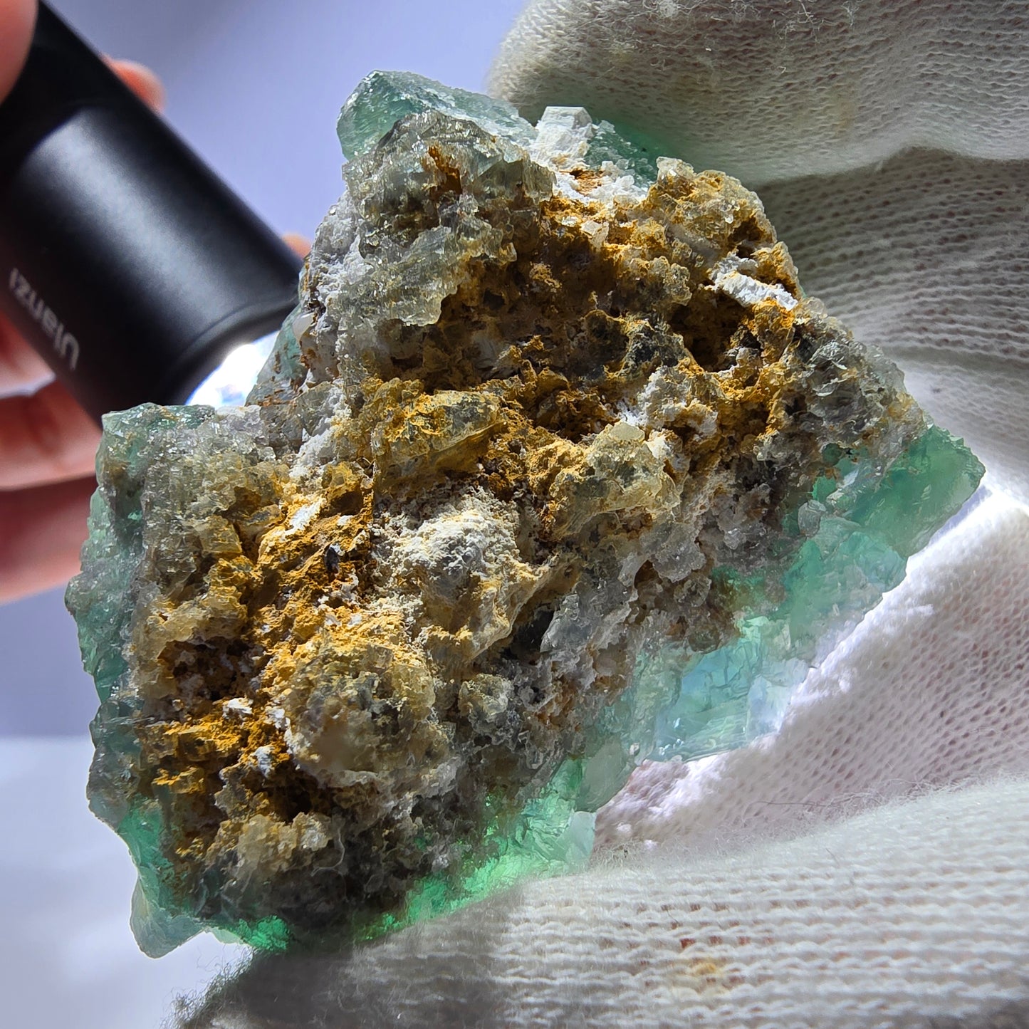 Cube de fluorite fantôme, marches en quartz parquetées Okorusu Namibie 61 x 49 x 36 mm
