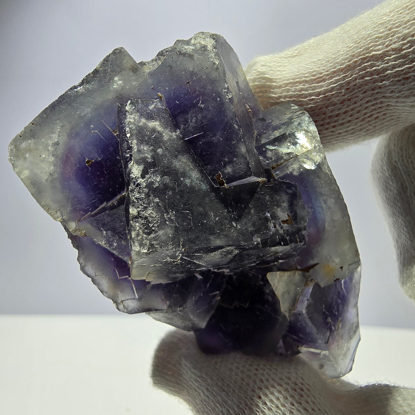 Rare spécimen de cube de fluorite fantôme, bleu-violet Okorusu Namibie 66 x 43 x 32 mm