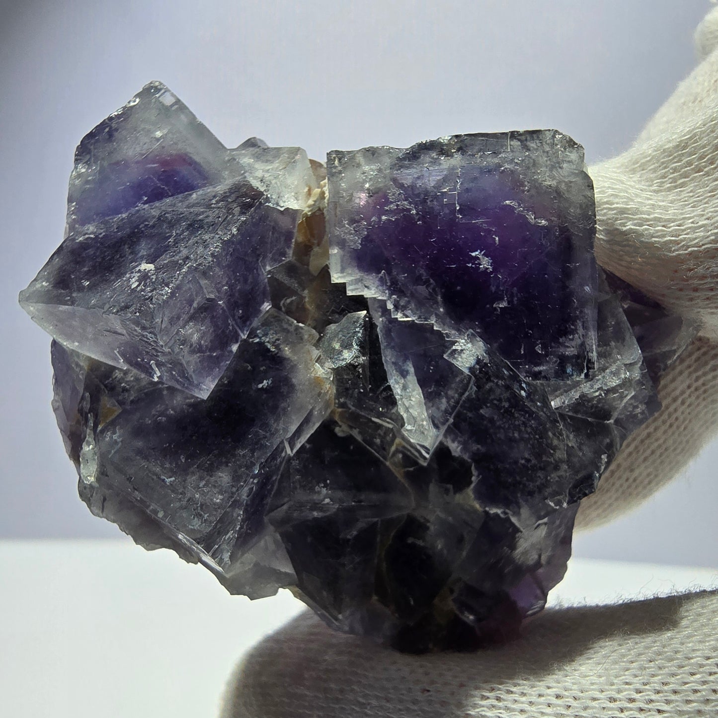 Rare spécimen de cube de fluorite fantôme, bleu-violet Okorusu Namibie 66 x 48 x 32 mm
