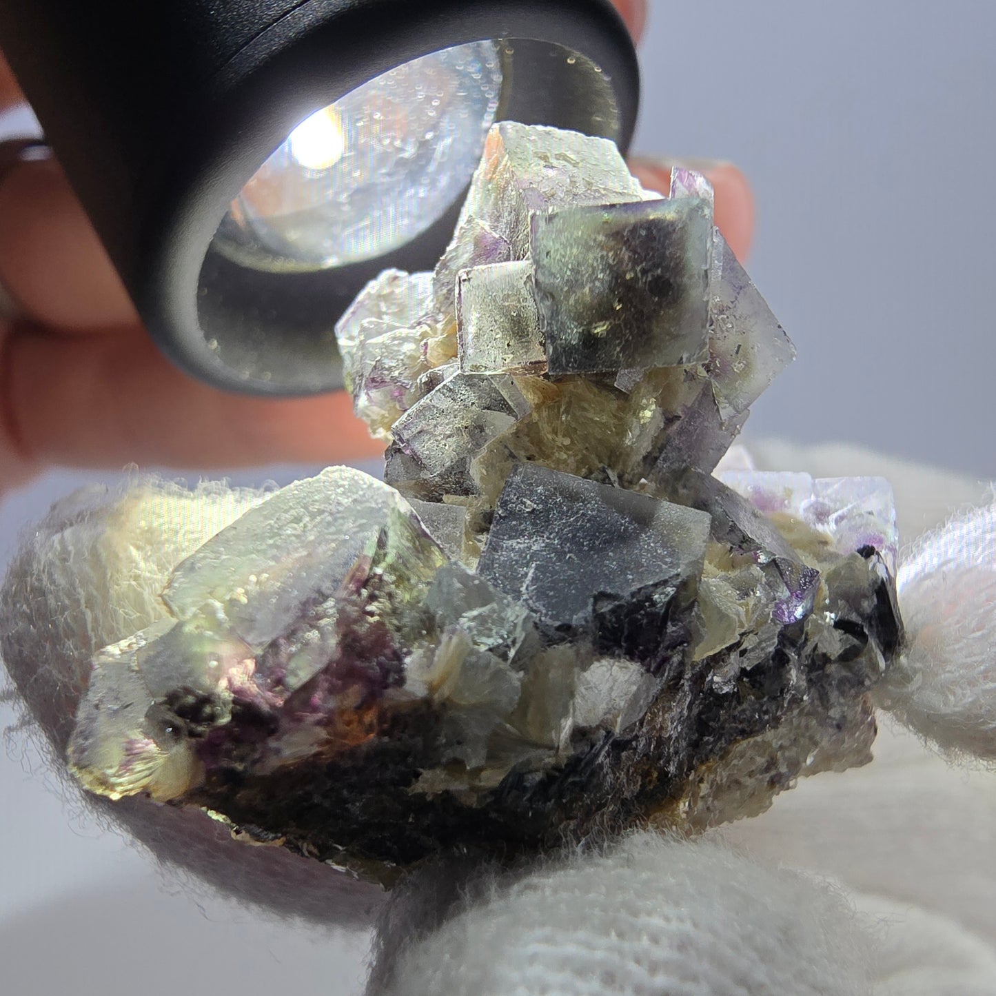 Spécimen de fluorite fantôme colorée, tourmaline scholle, muscovite, Erongo, Namibie, 43 x 31 x 25 mm