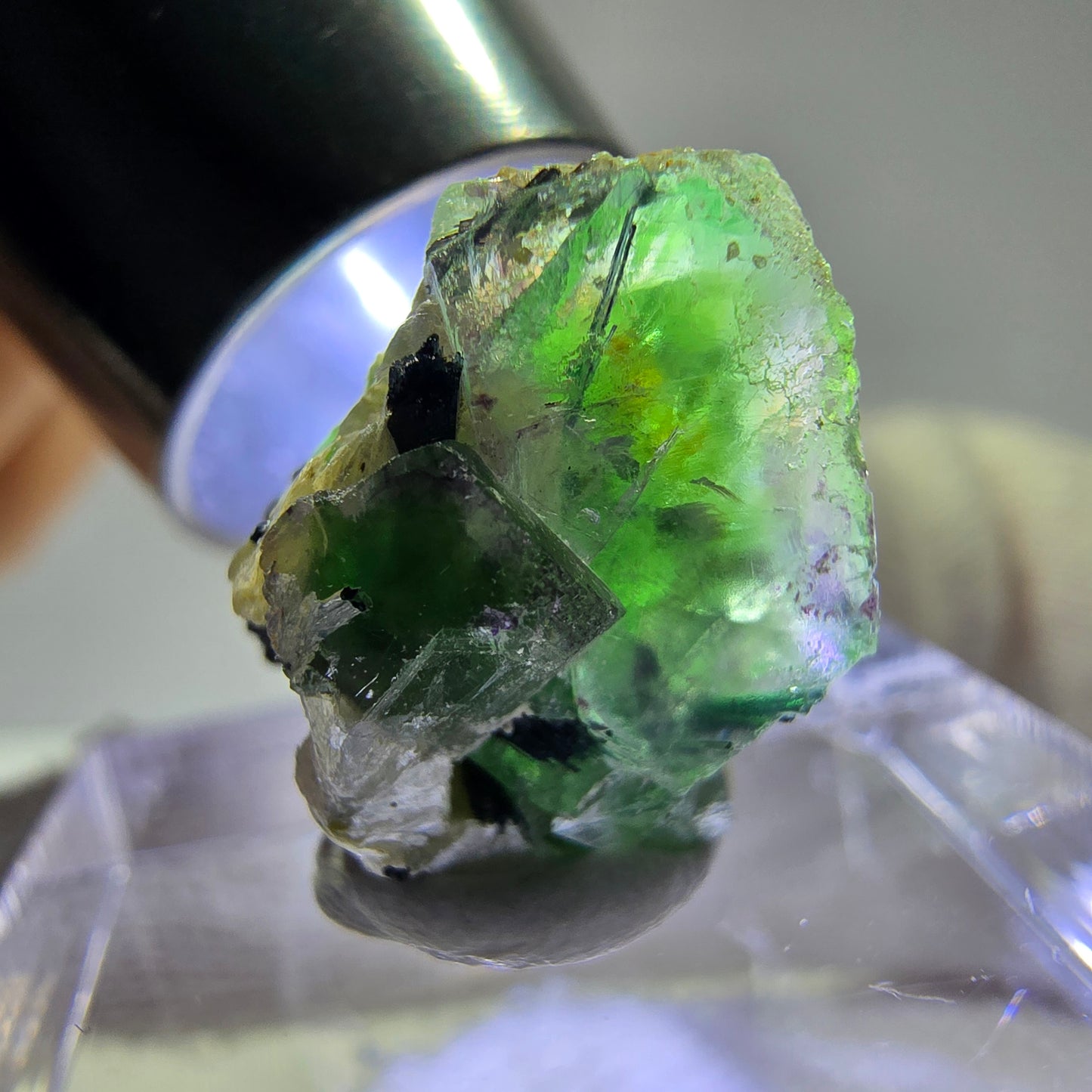 Cube de fluorite fantôme, spécimen de tourmaline scholle muscovite, Erongo, Namibie, 17 x 15 x 13 mm