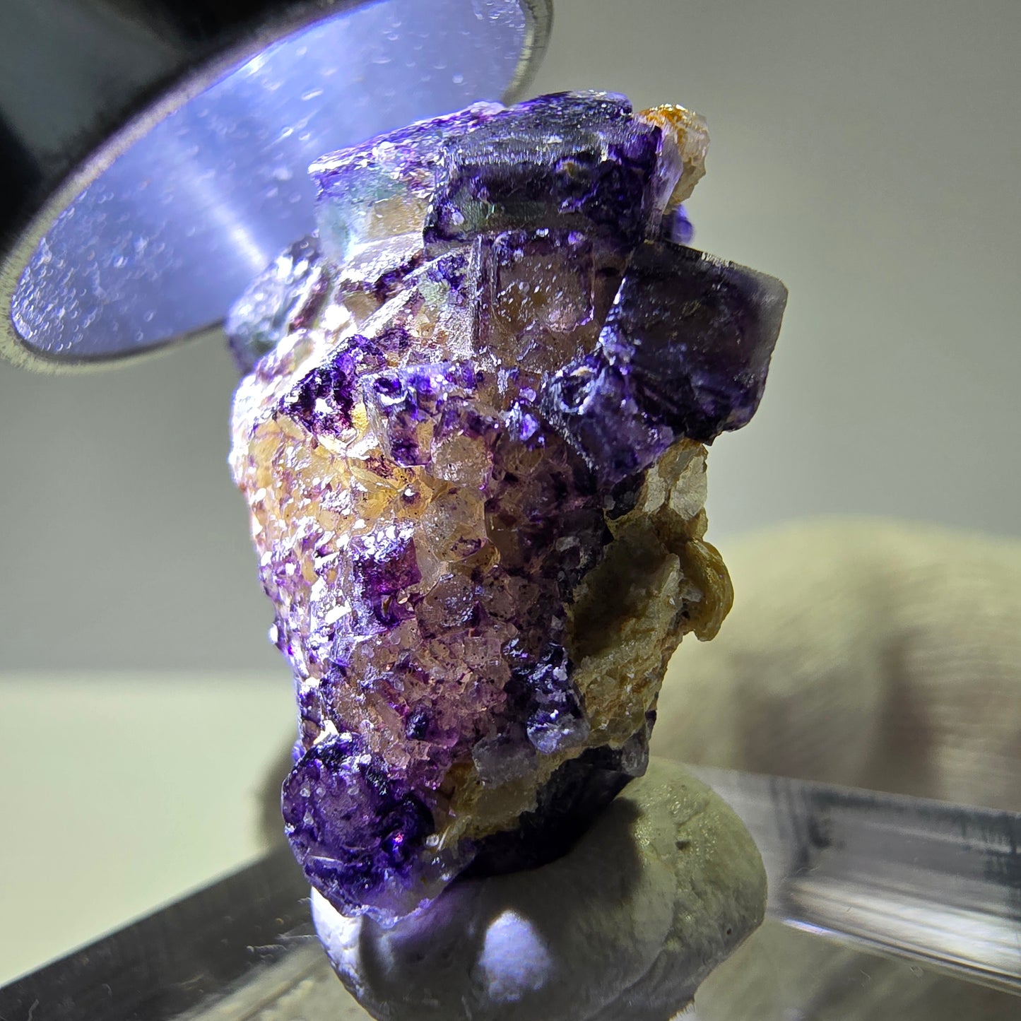 Cubes de fluorite fantôme colorés, spécimen de muscovite, Erongo, Namibie, 25 x 18 x 11 mm