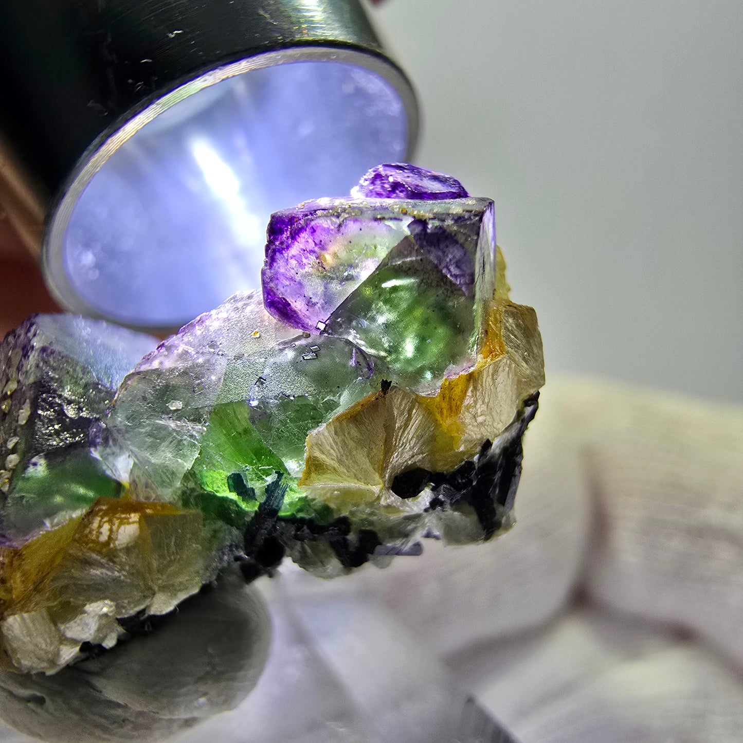 Cube de fluorite fantôme, spécimen de tourmaline scholle muscovite, Erongo, Namibie, 23 x 12 x 13 mm