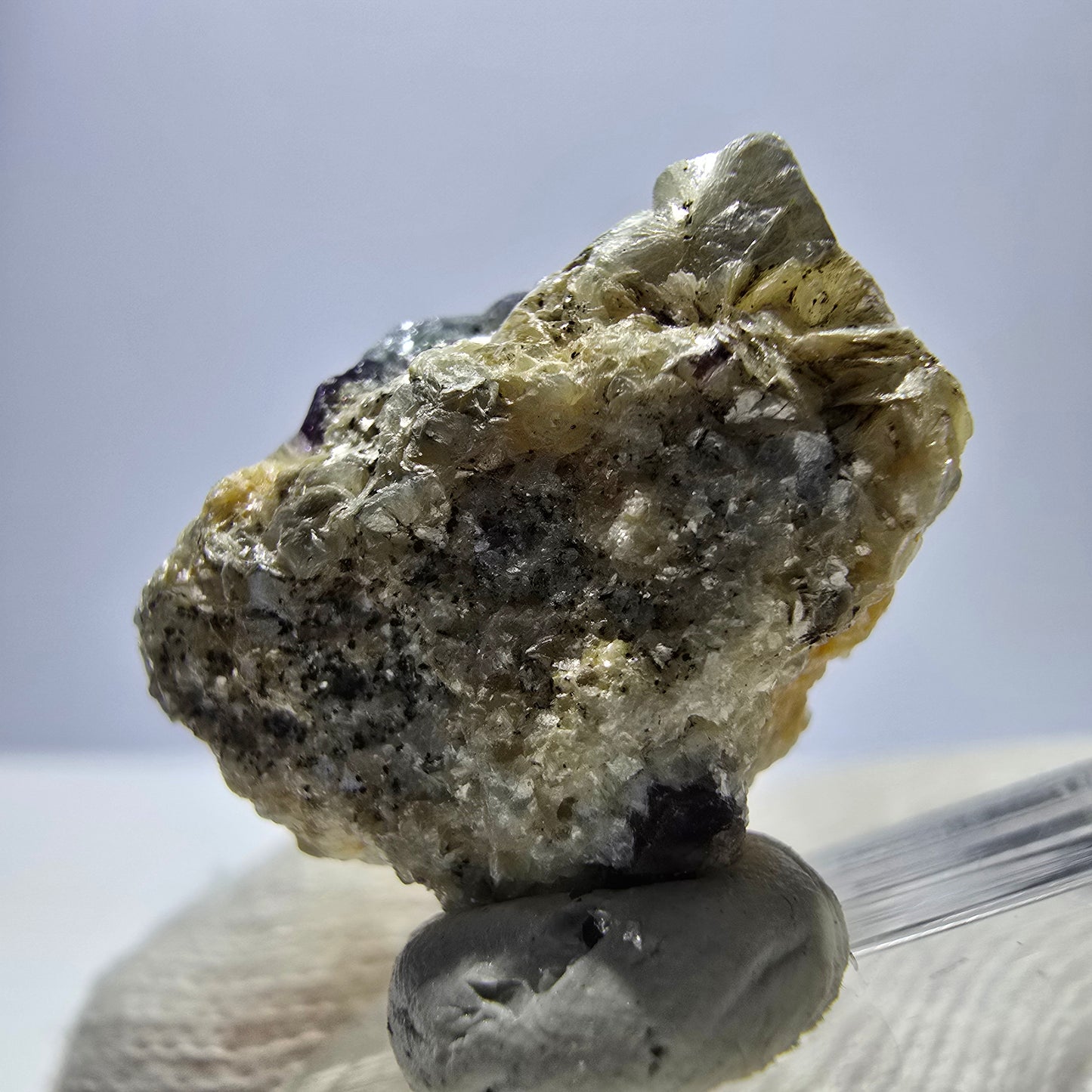 Cubes de fluorite fantôme colorés, spécimen de muscovite, Erongo, Namibie, 23 x 18 x 12 mm