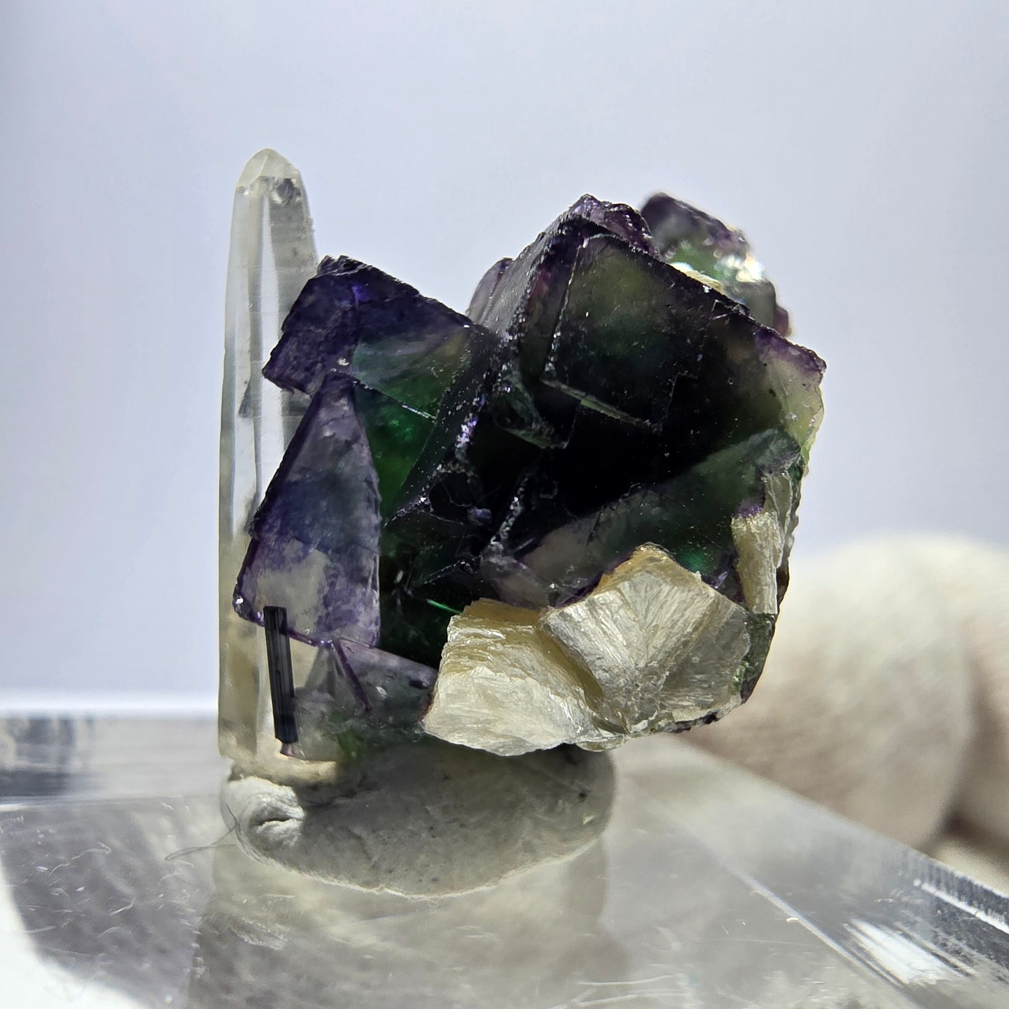 Cubes de fluorite fantôme, muscovite, quartz fumé, hyalite, Erongo, Namibie, 20 x 17 x 16 mm