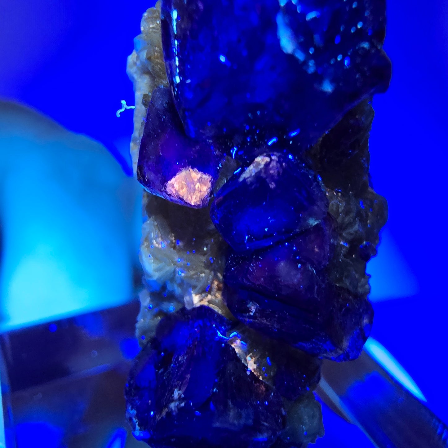 Bunte Phantom Fluorit Würfel, Muskovit Stufe Erongo, Namibia 32*17*15mm