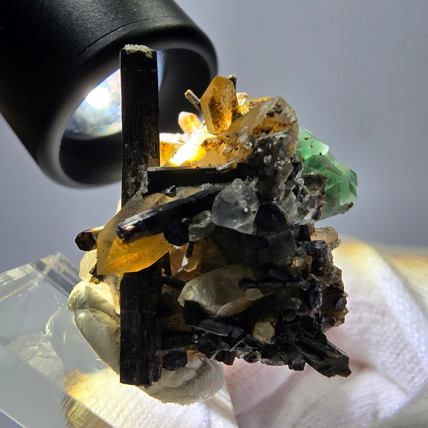 Fluorite fantôme hexagonale, tourmaline Schörl, quartz fumé, hyalite, Erongo, Namibie, 34 x 30 x 31 mm