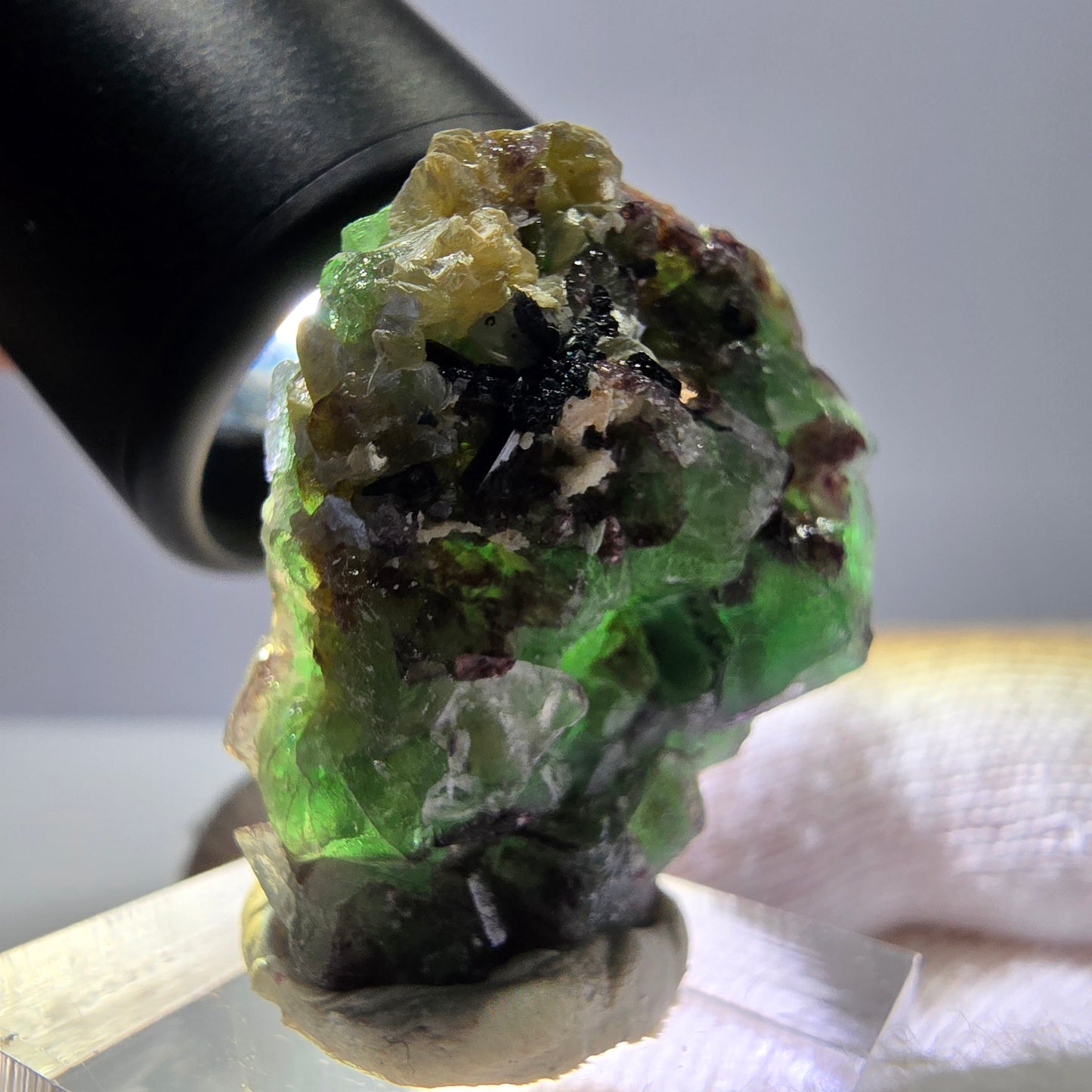 Cube de fluorite fantôme, spécimen hexagonal de tourmaline muscovite Schorl, Erongo, Namibie, 35 x 31 x 20 mm