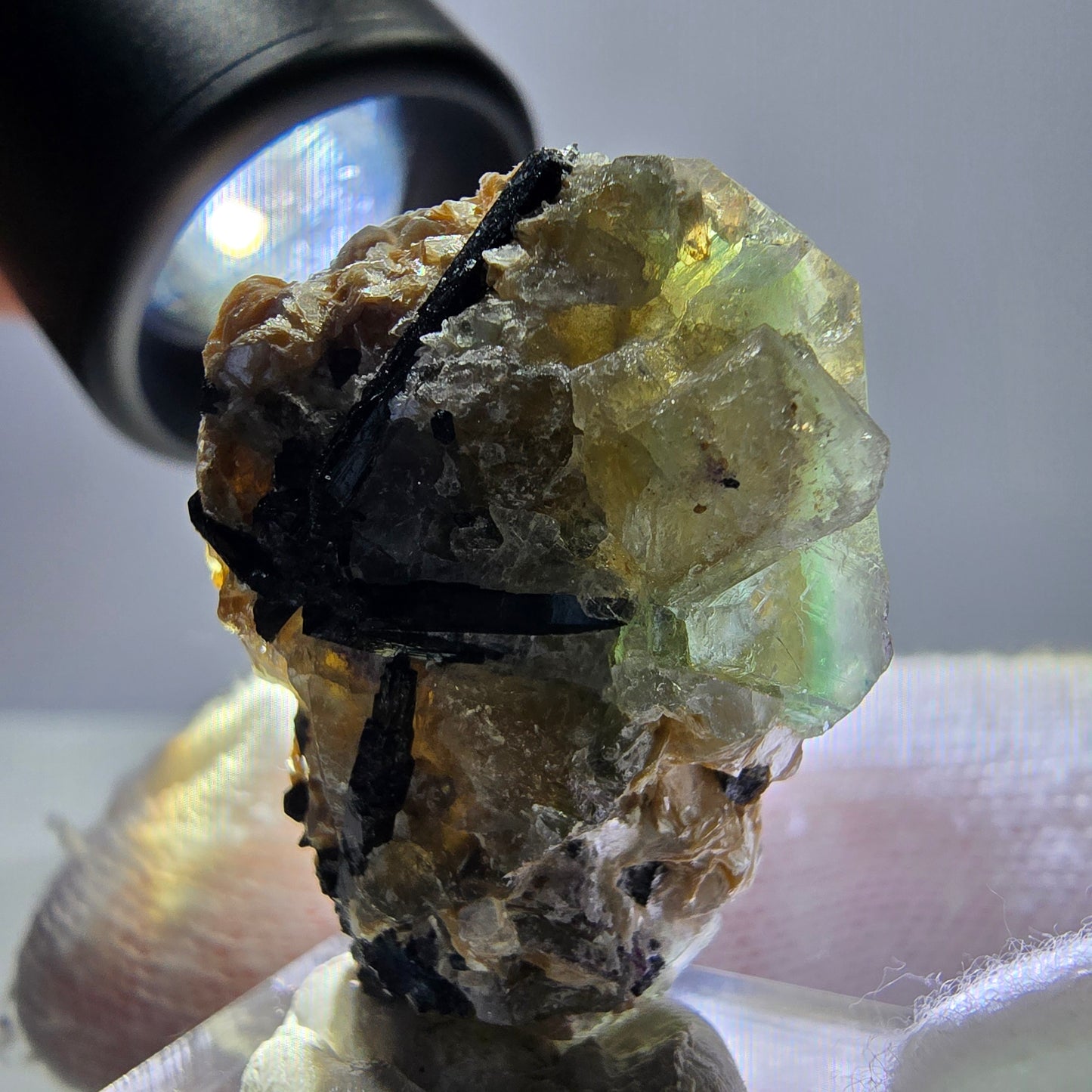 Cube de fluorite fantôme, spécimen hexagonal de tourmaline muscovite Schorl, Erongo, Namibie, 33 x 21 x 19 mm