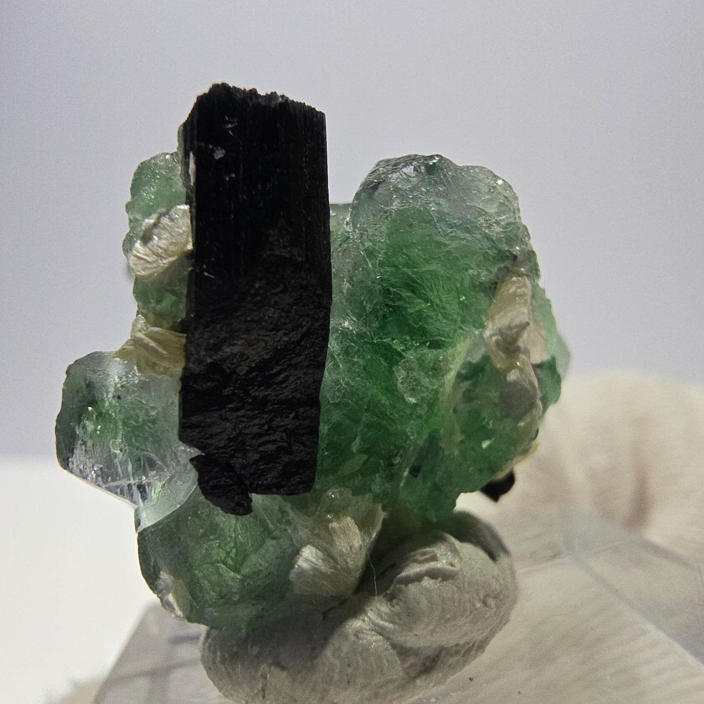 Fluorite fantôme, tourmaline Schörl, muscovite, hyalite, stade Erongo, Namibie 27*25*20 mm
