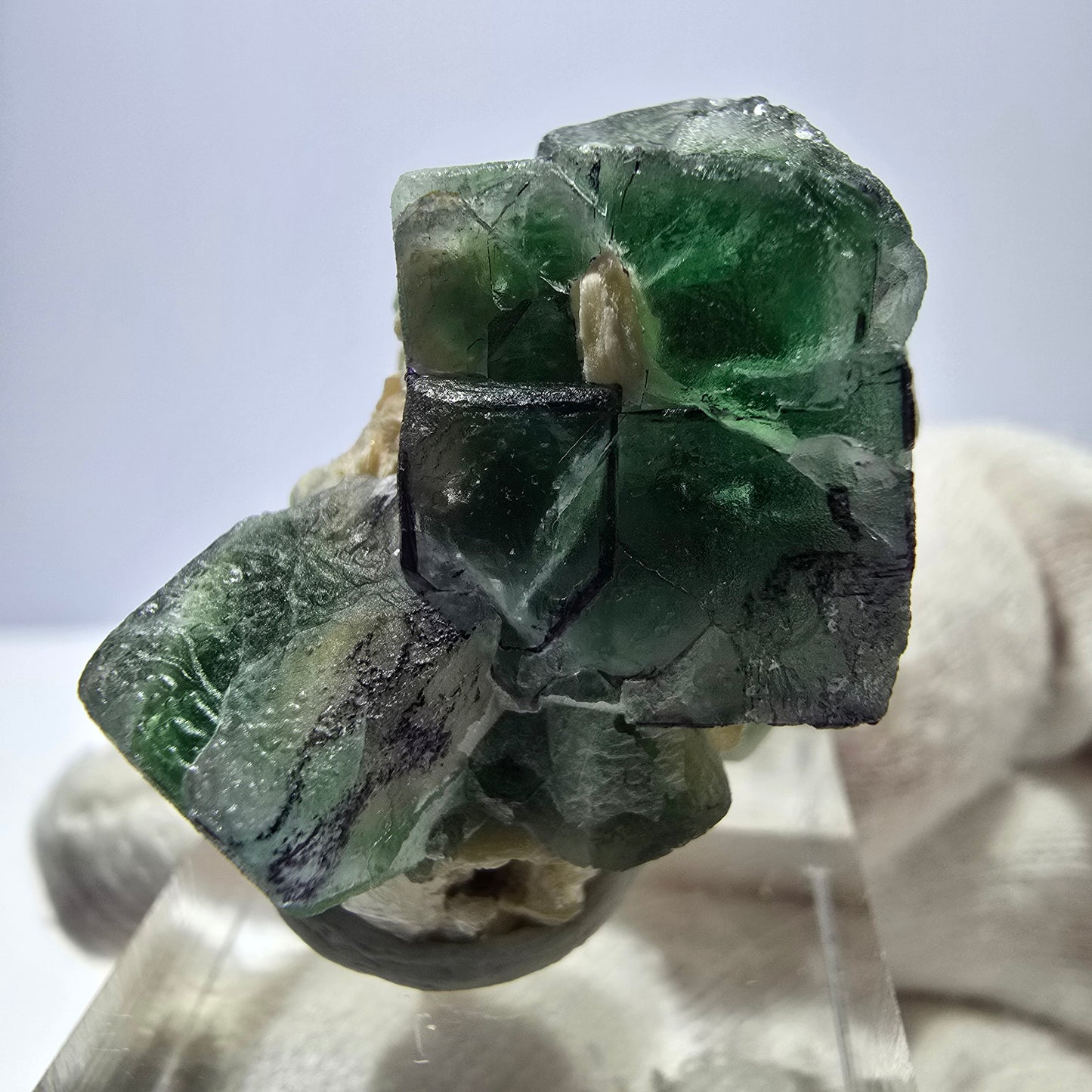Cube de fluorite fantôme zonal, muscovite, spécimen d'hyalite, Erongo, Namibie, 34 x 28 x 22 mm