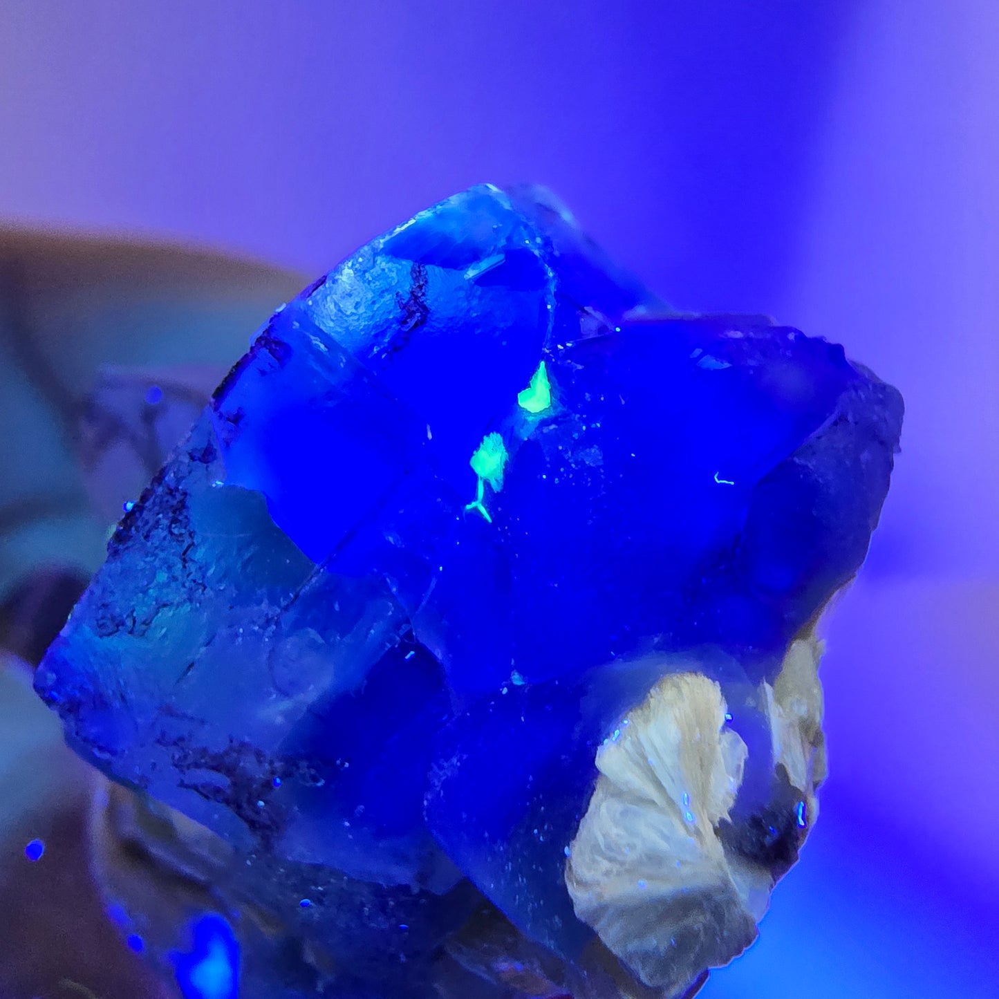 Cube de fluorite fantôme zonal, muscovite, spécimen d'hyalite, Erongo, Namibie, 34 x 28 x 22 mm