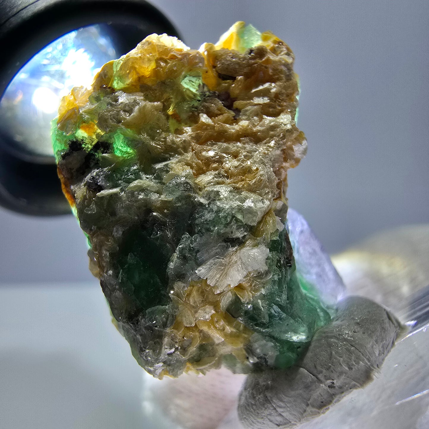 Cube de fluorite fantôme zonal, tourmaline muscovite Schörl Erongo Namibie 31 x 22 x 20 mm