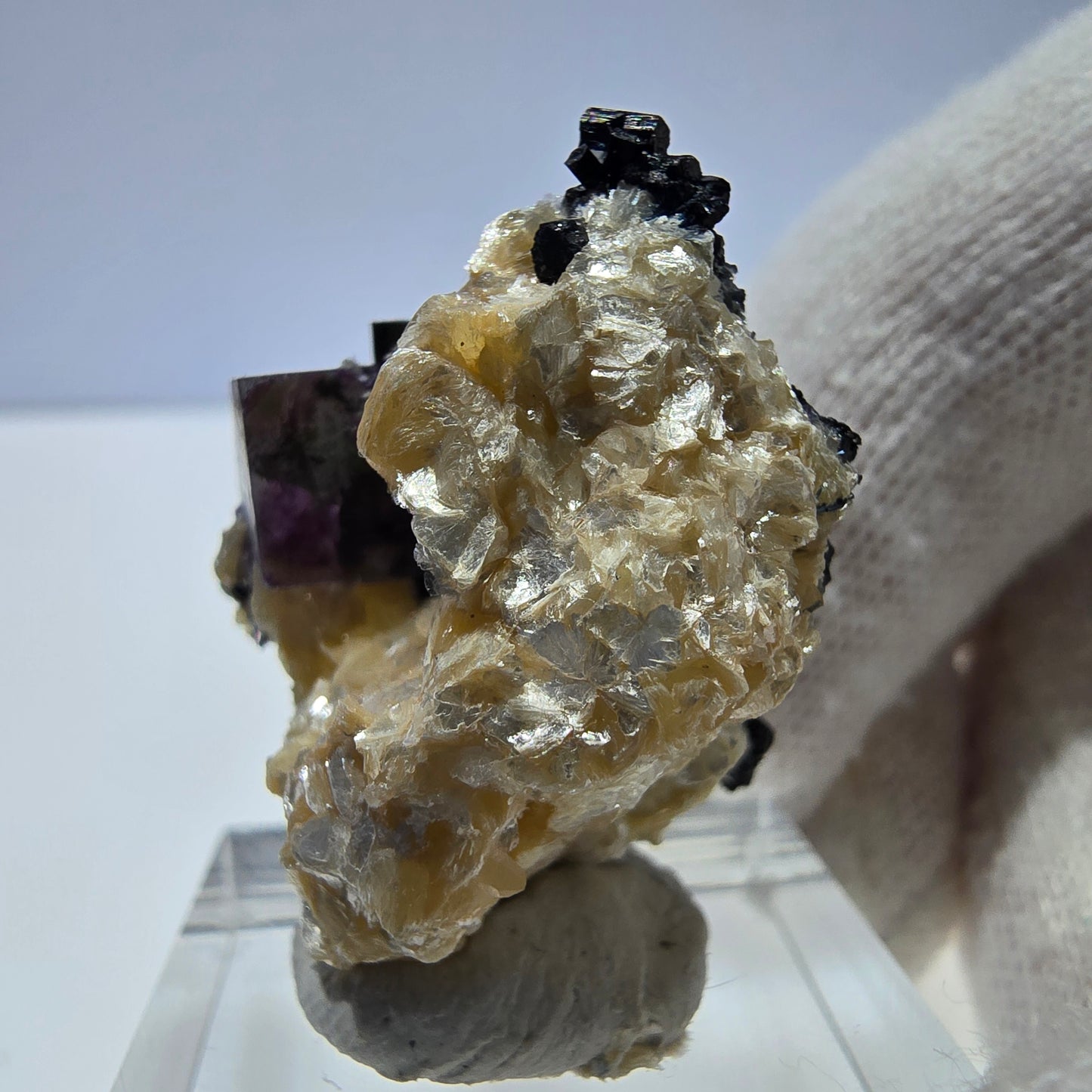 Spécimen de fluorite fantôme colorée, tourmaline scholle, muscovite, Erongo, Namibie, 33 x 25 x 19 mm