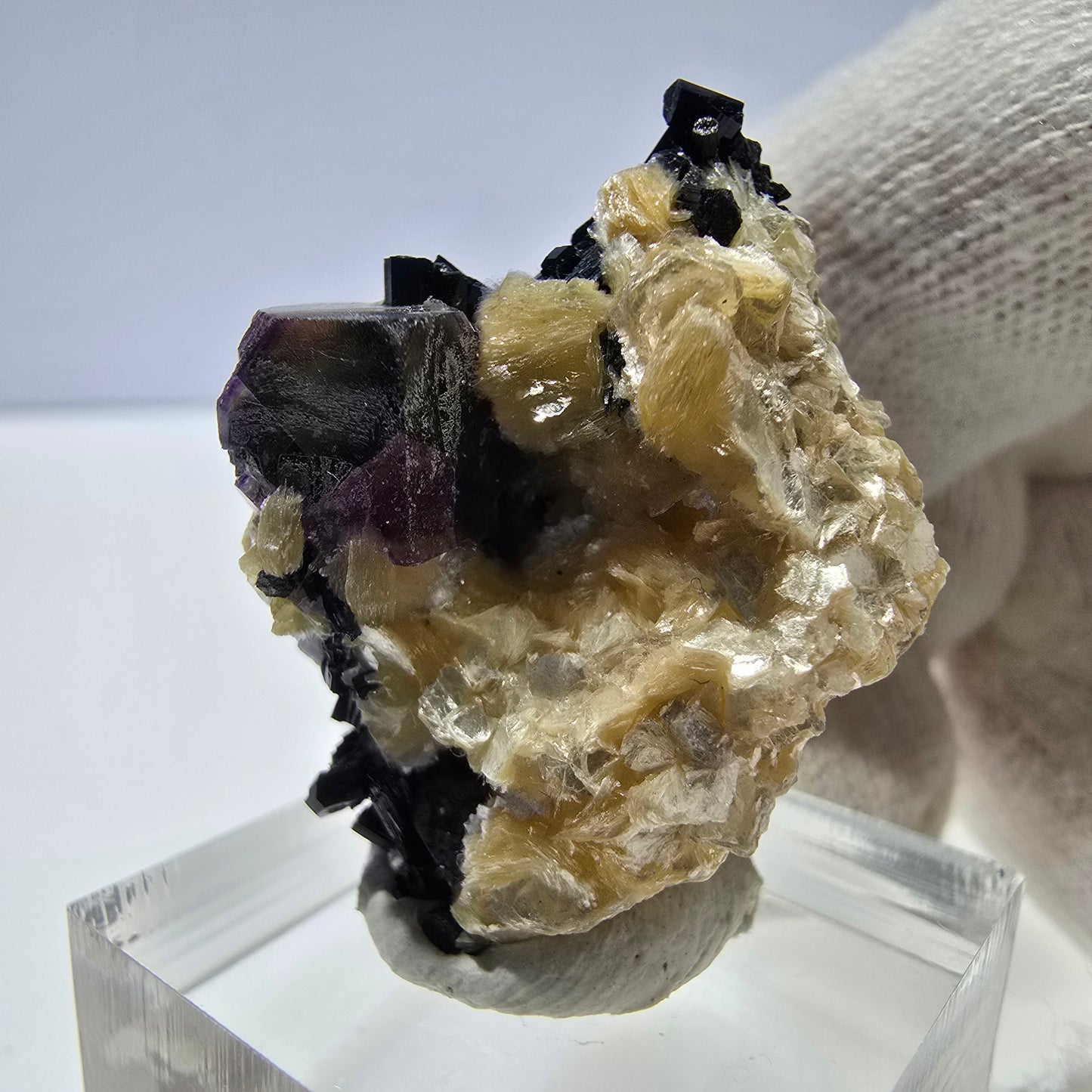 Spécimen de fluorite fantôme colorée, tourmaline scholle, muscovite, Erongo, Namibie, 33 x 25 x 19 mm
