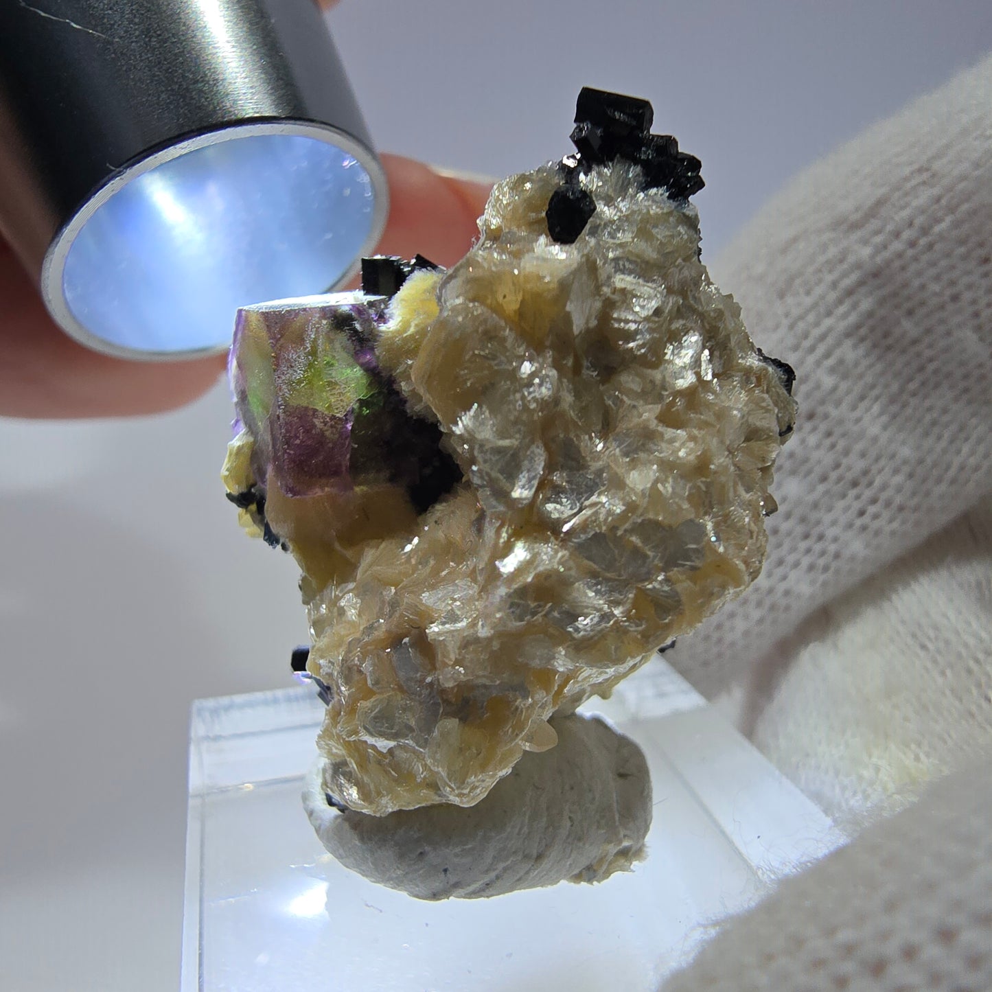 Spécimen de fluorite fantôme colorée, tourmaline scholle, muscovite, Erongo, Namibie, 33 x 25 x 19 mm