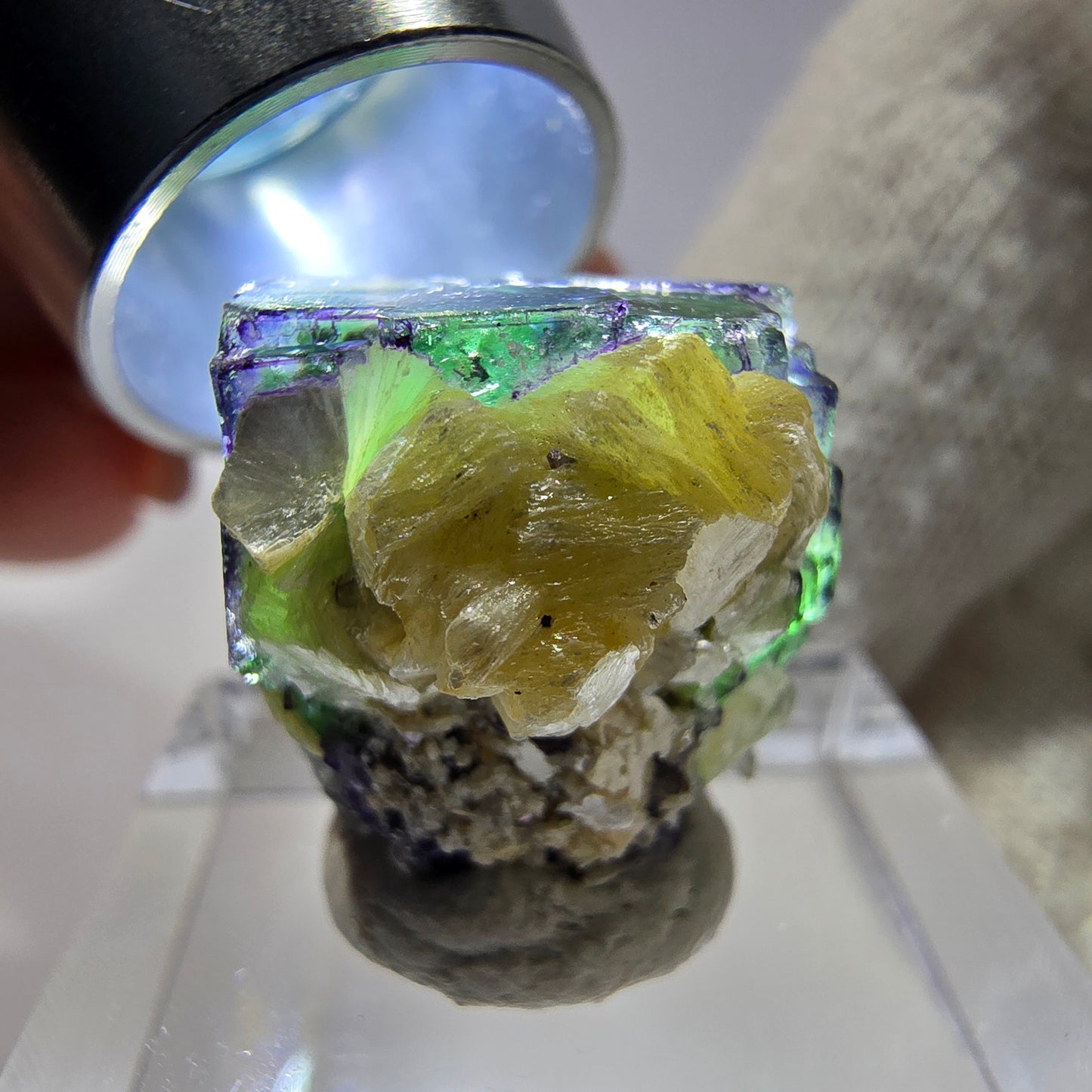 Cube de fluorite fantôme zonal, muscovite, spécimen d'hyalite, Erongo, Namibie, 18 x 19 x 17 mm
