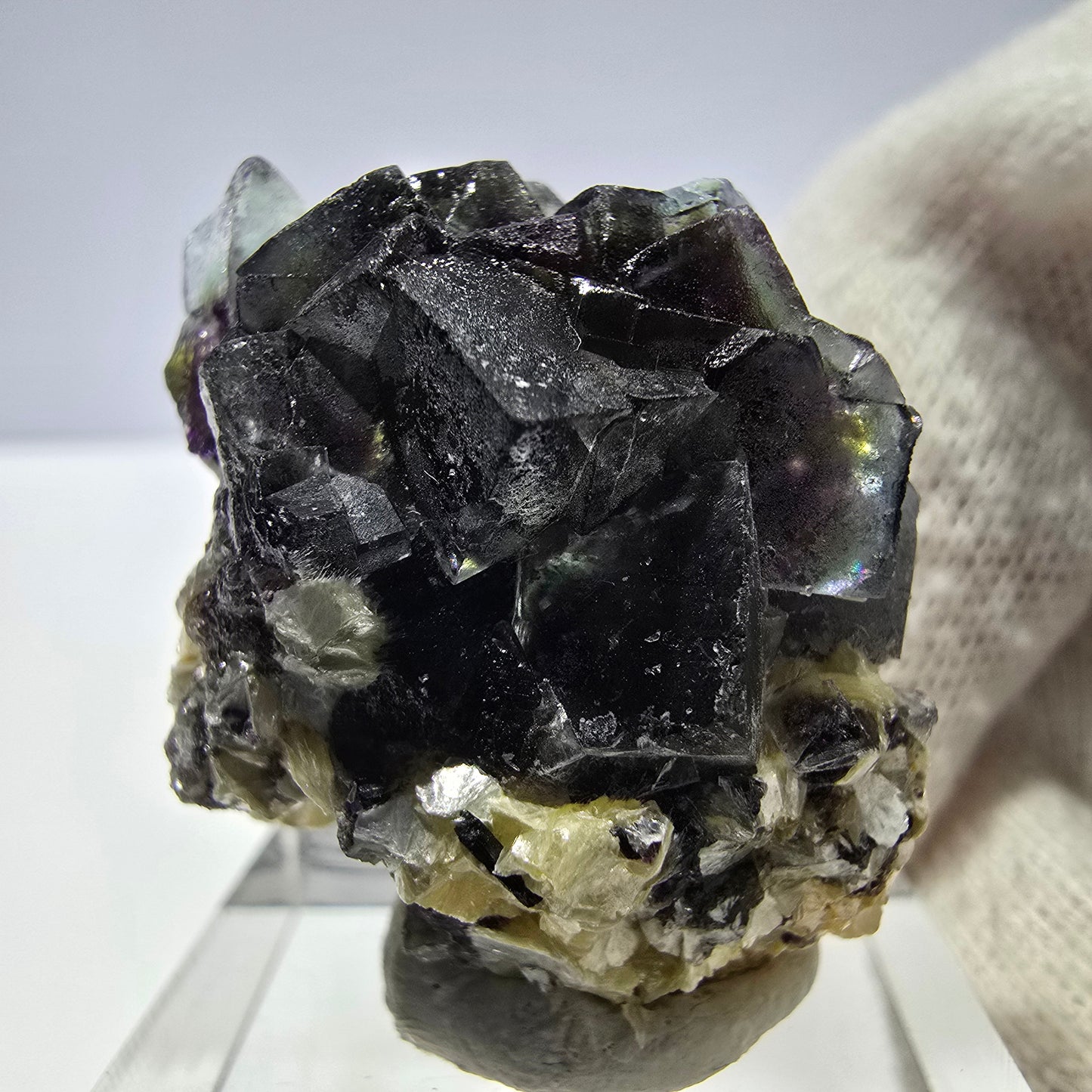 Spécimen de fluorite fantôme colorée, tourmaline scholle, muscovite, Erongo, Namibie, 33 x 29 x 23 mm