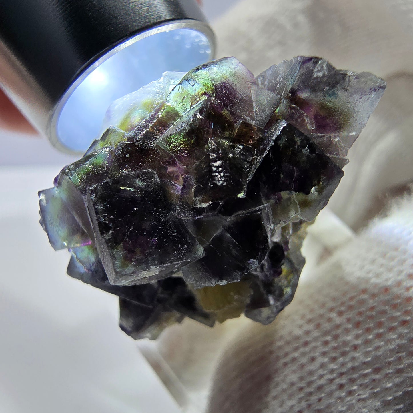 Spécimen de fluorite fantôme colorée, tourmaline scholle, muscovite, Erongo, Namibie, 33 x 29 x 23 mm