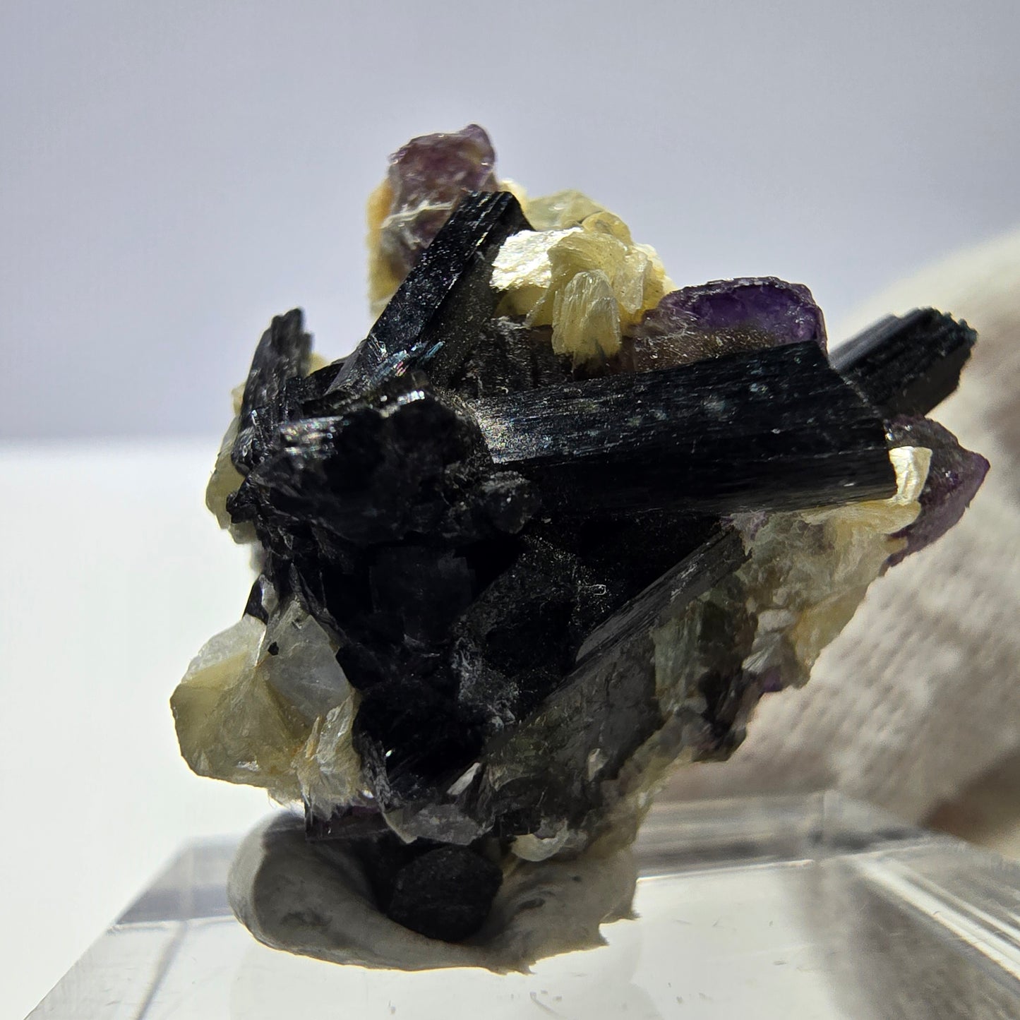 Spécimen de fluorite fantôme colorée, tourmaline scholle, muscovite, Erongo, Namibie, 25 x 20 x 16 mm