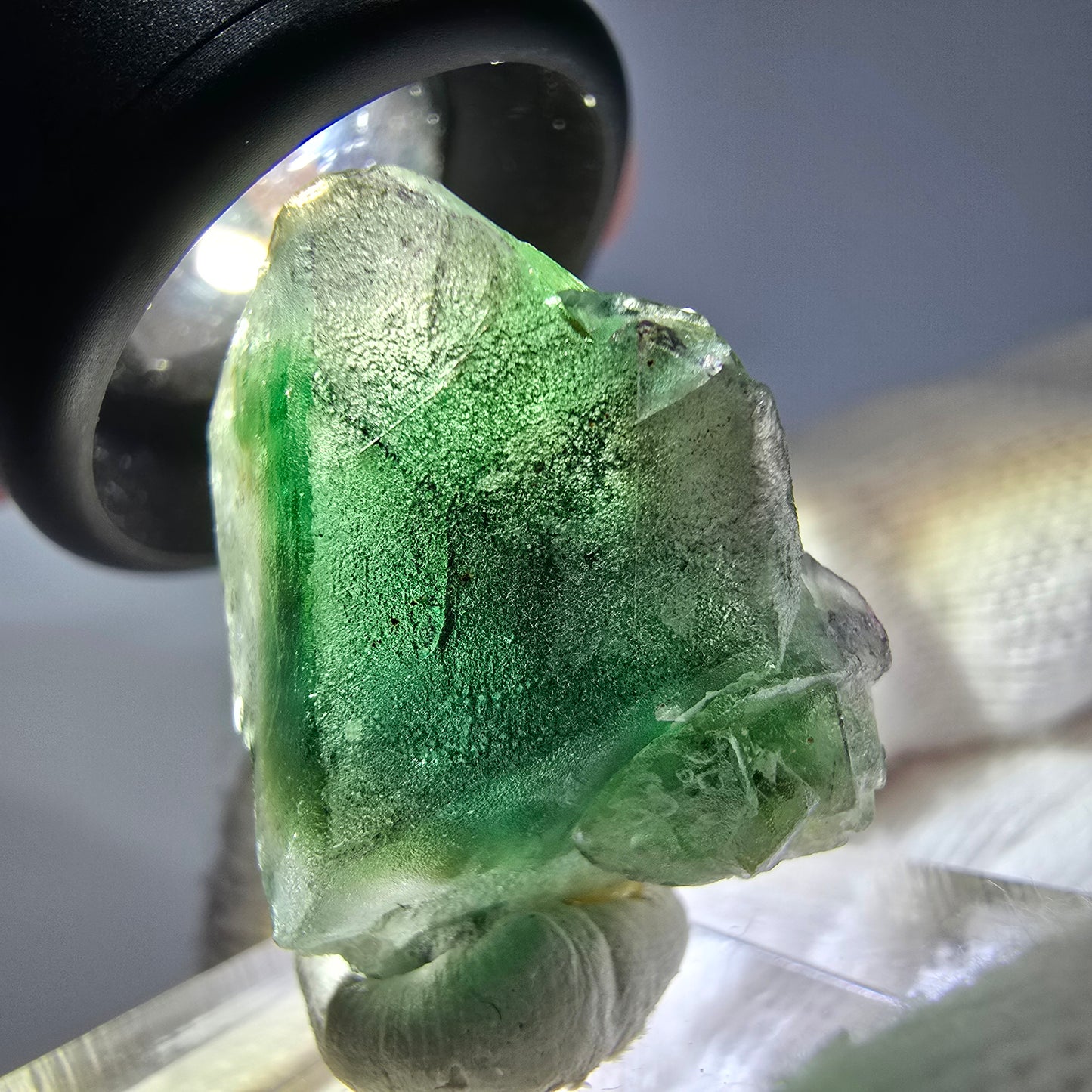 Cube de fluorite fantôme zonal, muscovite, spécimen d'hyalite, Erongo, Namibie, 26 x 18 x 16 mm
