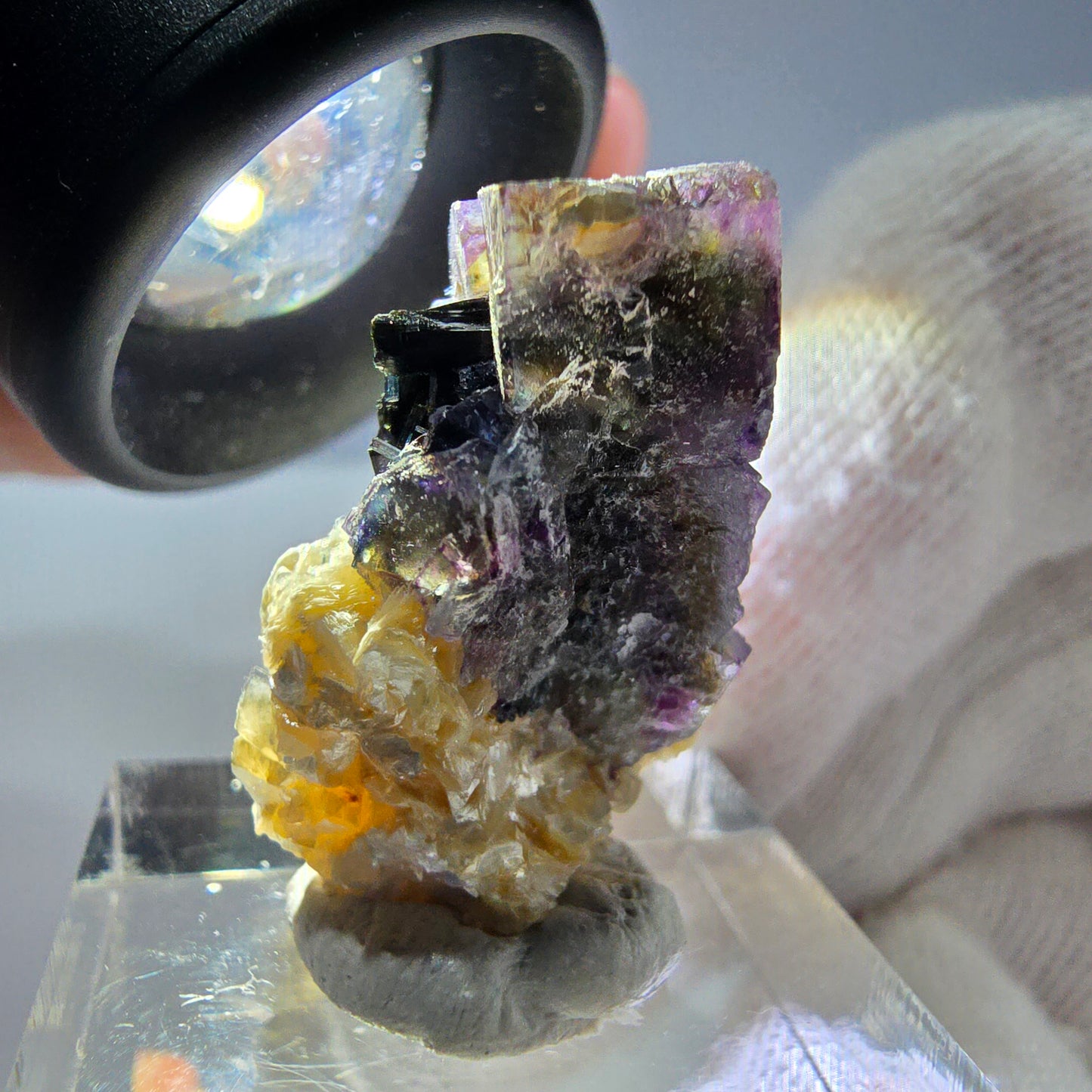 Spécimen de fluorite fantôme colorée, tourmaline scholle, muscovite, Erongo, Namibie, 25 x 22 x 14 mm