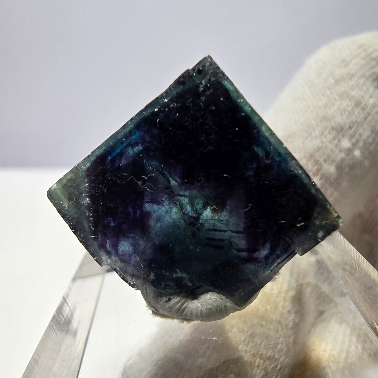 Spécimen de cube de fluorite fantôme, zonal – Nouvelle découverte ! Okorusu, Namibie, 24 x 19 x 12 mm