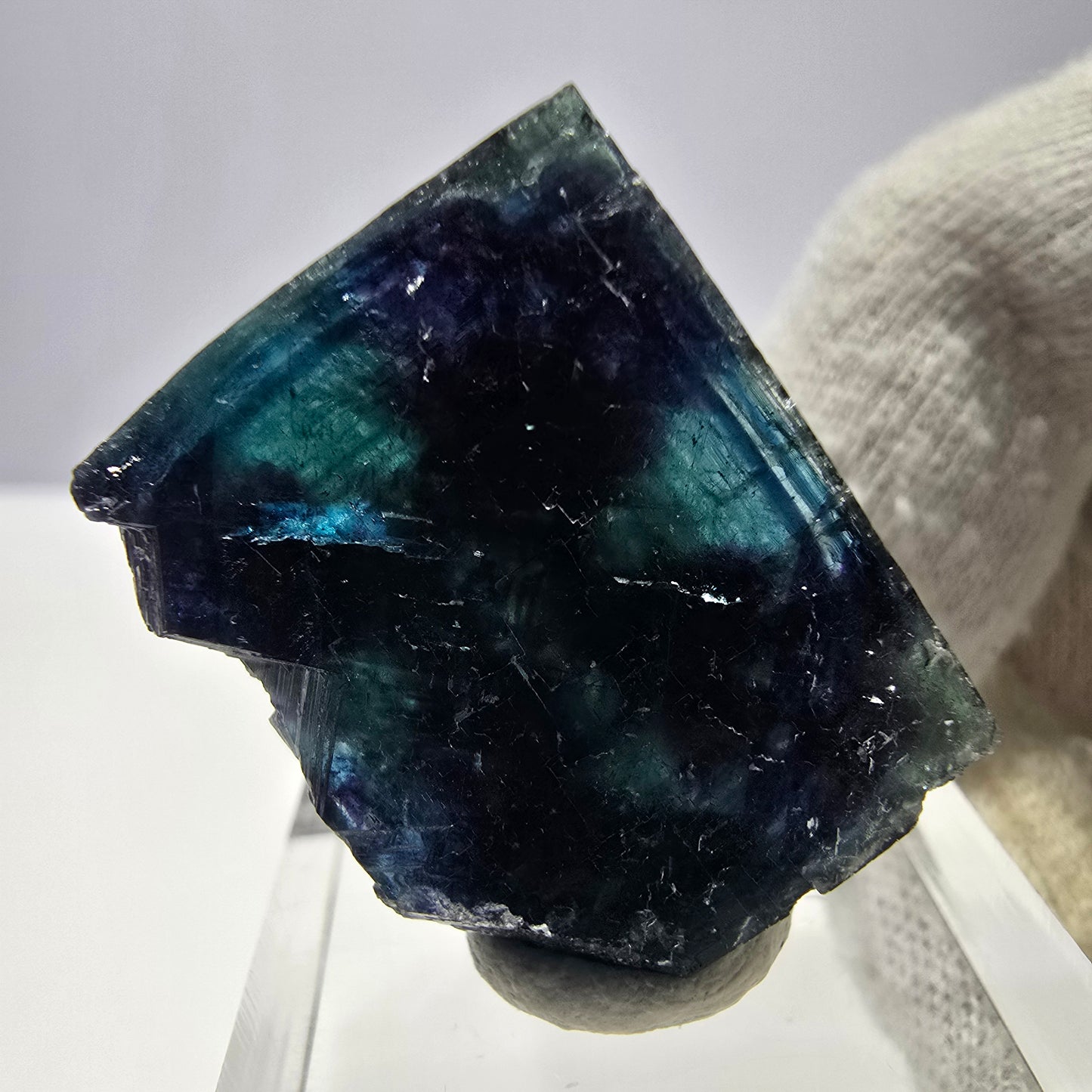 Spécimen de cube de fluorite fantôme, zonal – Nouvelle découverte ! Okorusu, Namibie, 30 x 28 x 14 mm