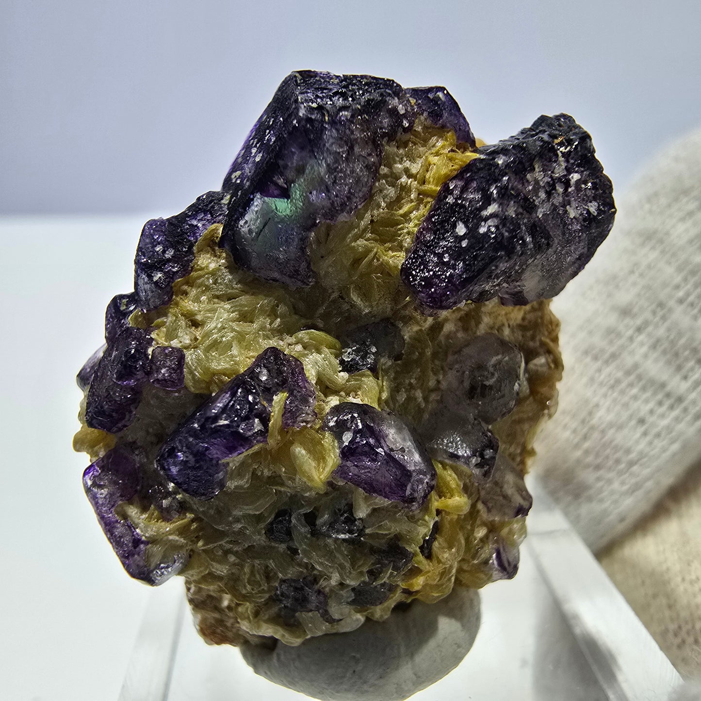 Cube de fluorite fantôme zonal, spécimen de muscovite, Erongo, Namibie, 35 x 26 x 13 mm