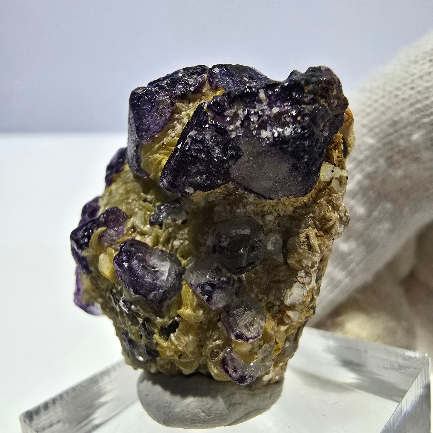 Cube de fluorite fantôme zonal, spécimen de muscovite, Erongo, Namibie, 35 x 26 x 13 mm