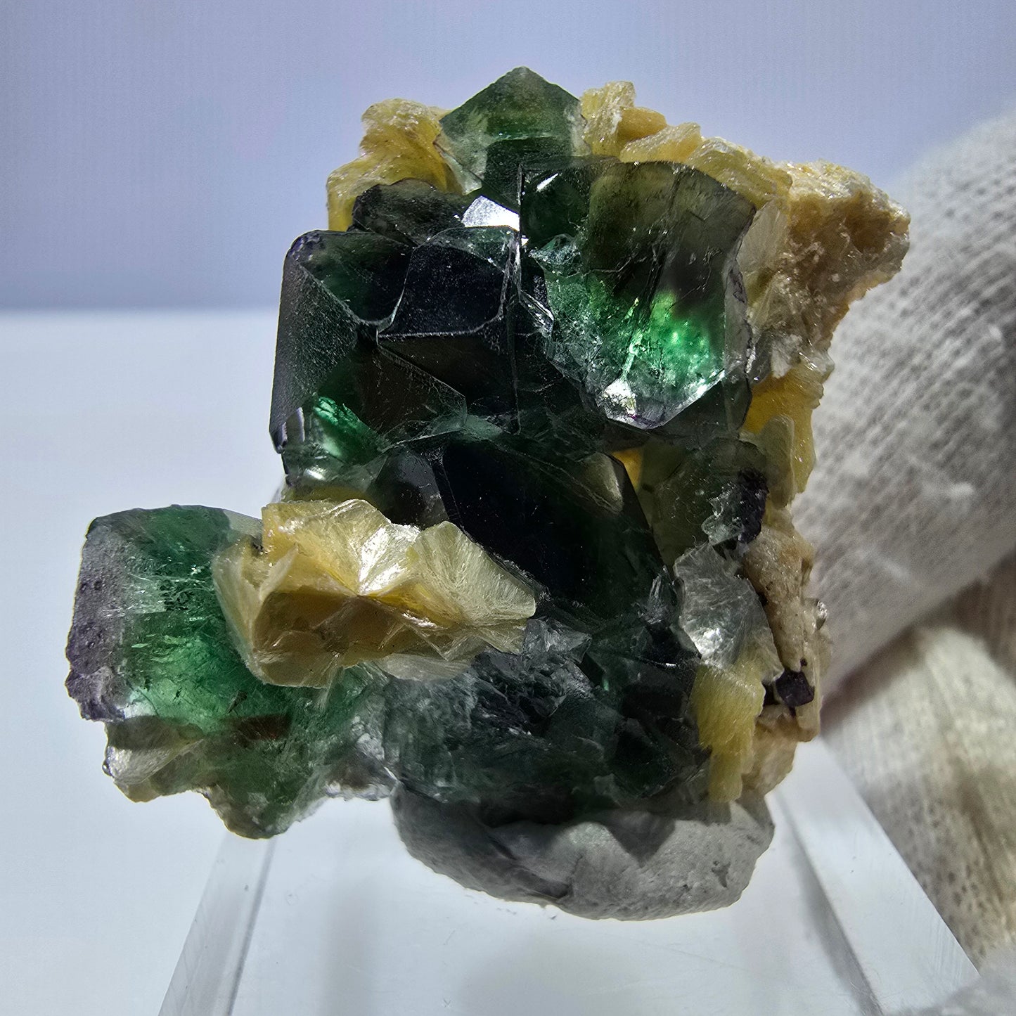 Cube de fluorite fantôme zonal, muscovite, spécimen d'hyalite, Erongo, Namibie, 27 x 30 x 22 mm