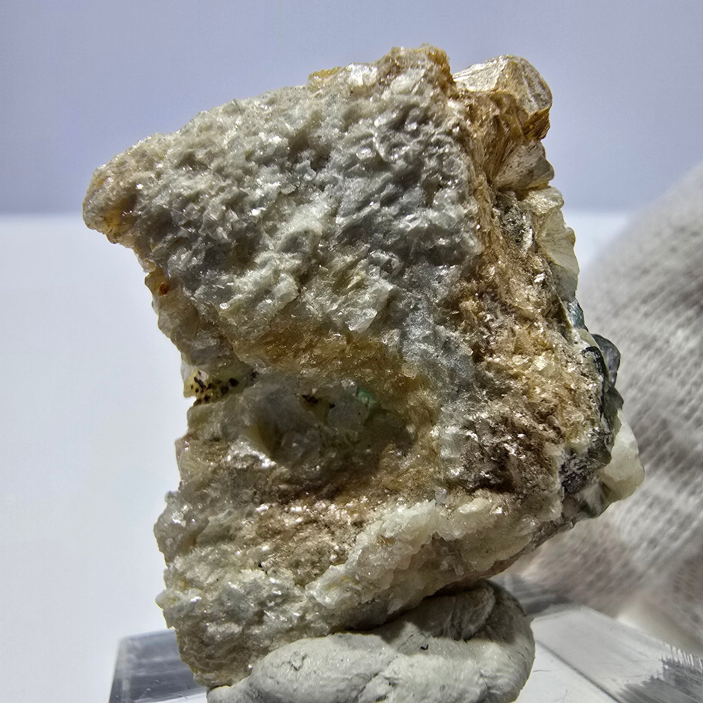 Cube de fluorite fantôme zonal, muscovite, spécimen d'hyalite, Erongo, Namibie, 27 x 30 x 22 mm