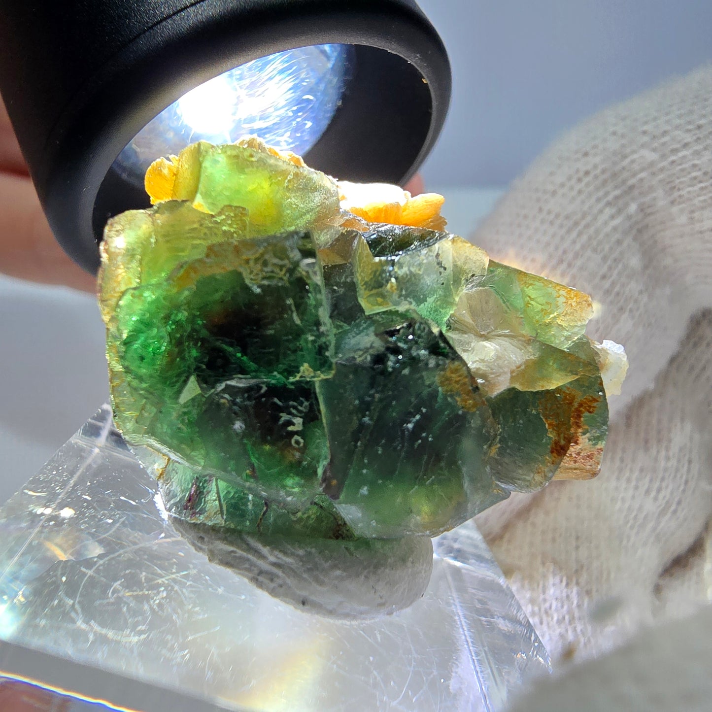 Cube de fluorite fantôme, muscovite et hyalite, spécimen d'Erongo, Namibie, 29 x 22 x 15 mm