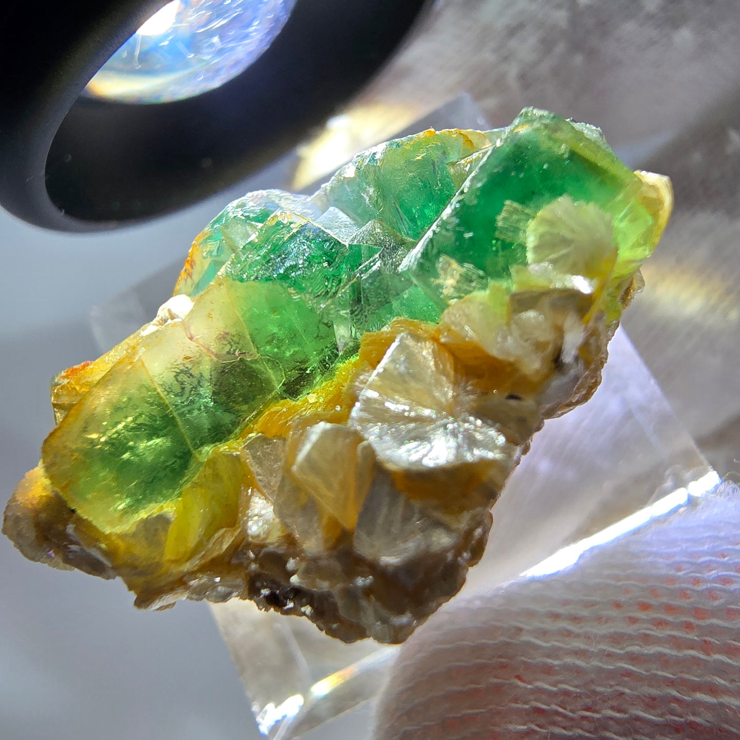 Cube de fluorite fantôme, muscovite et hyalite, spécimen d'Erongo, Namibie, 29 x 22 x 15 mm