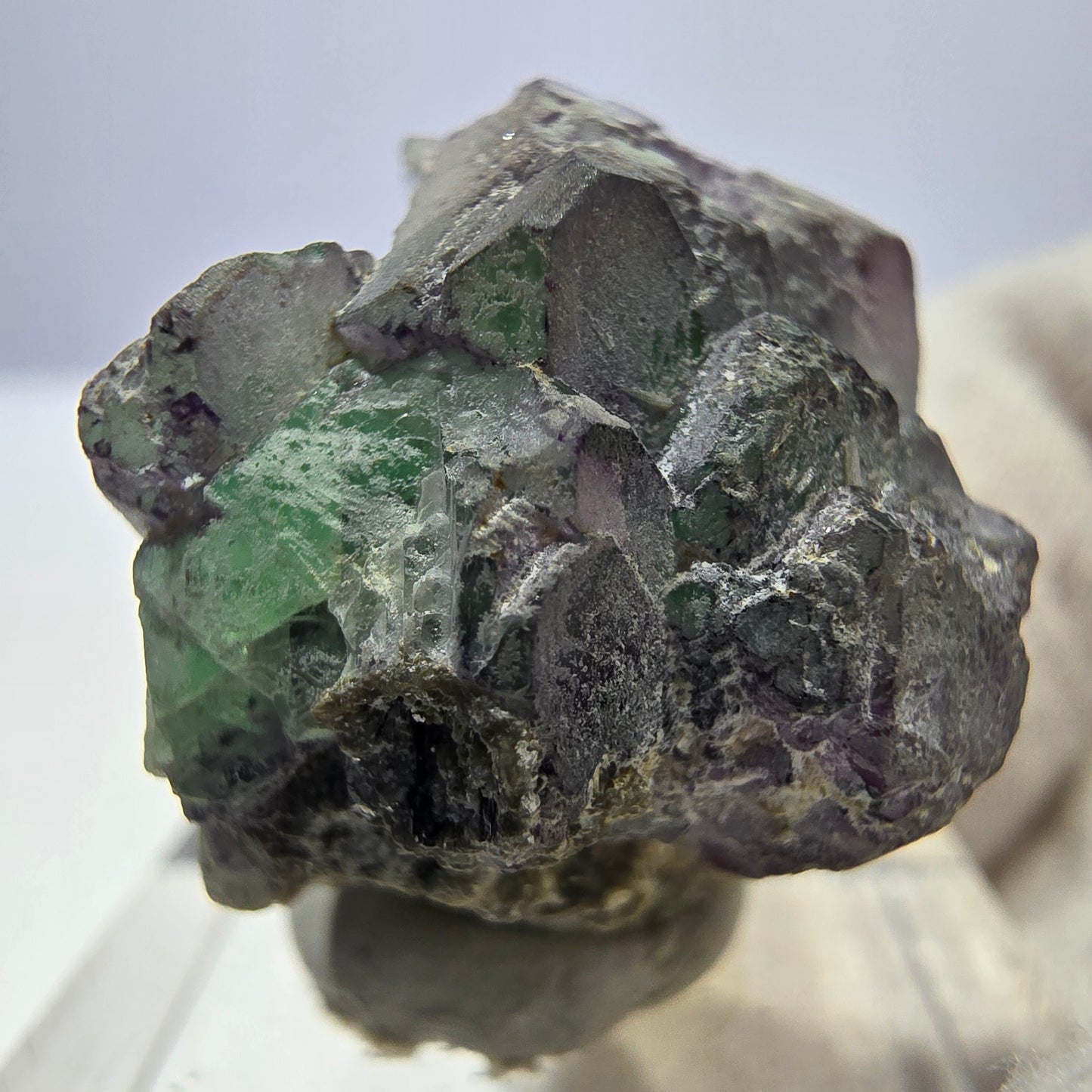 Cube de fluorite fantôme zonal, spécimen de muscovite, Erongo, Namibie, 24 x 20 x 19 mm