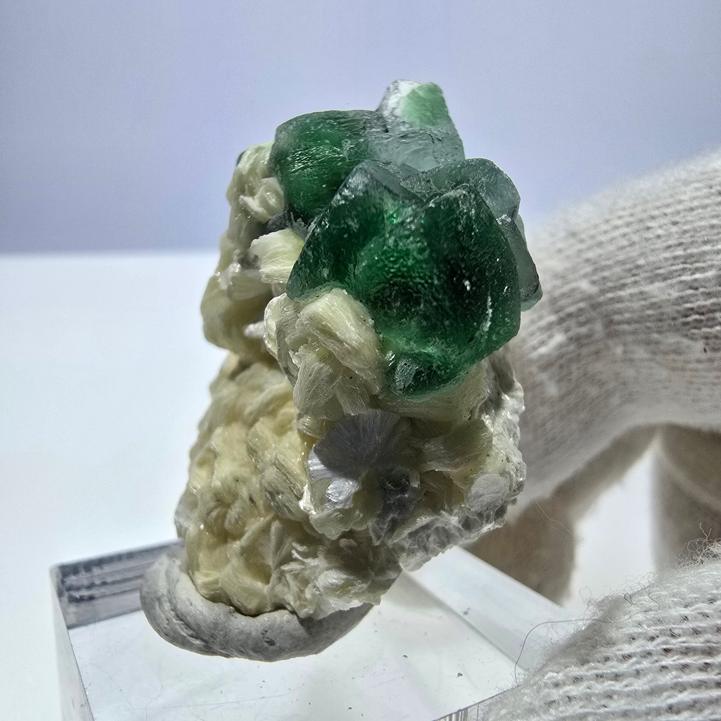 Cube de fluorite fantôme zonal, spécimen de muscovite, Erongo, Namibie, 38 x 30 x 19 mm