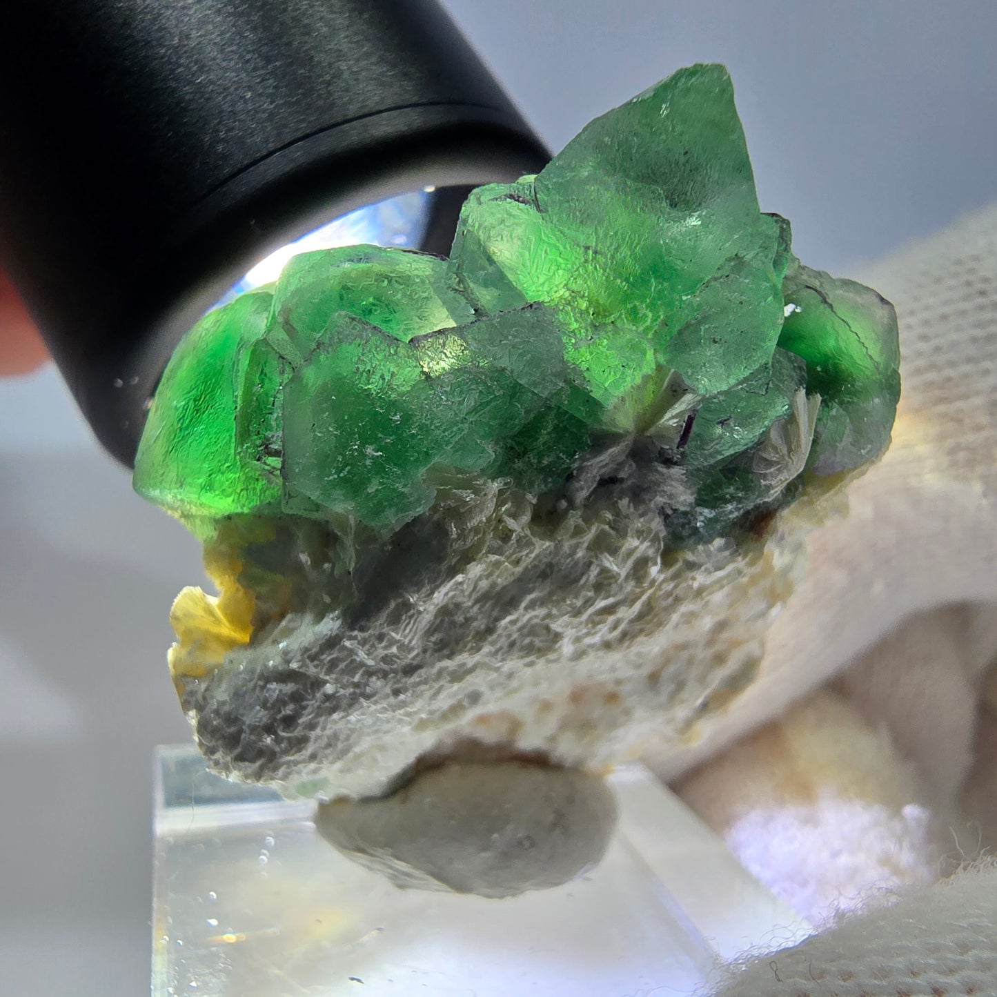Cube de fluorite fantôme zonal, spécimen de muscovite, Erongo, Namibie, 38 x 30 x 19 mm