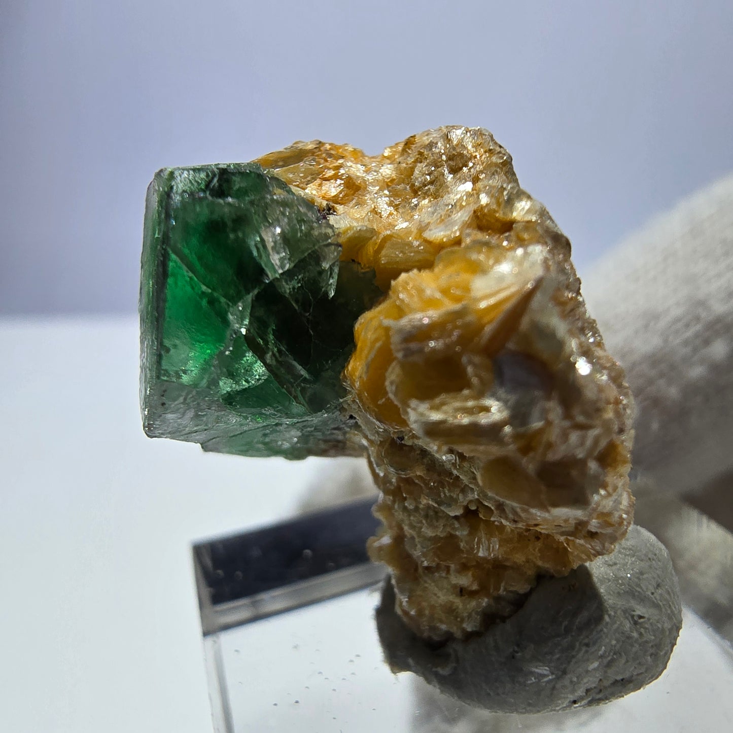 Cube de fluorite fantôme, spécimen de muscovite, Erongo, Namibie, 24 x 20 x 17 mm