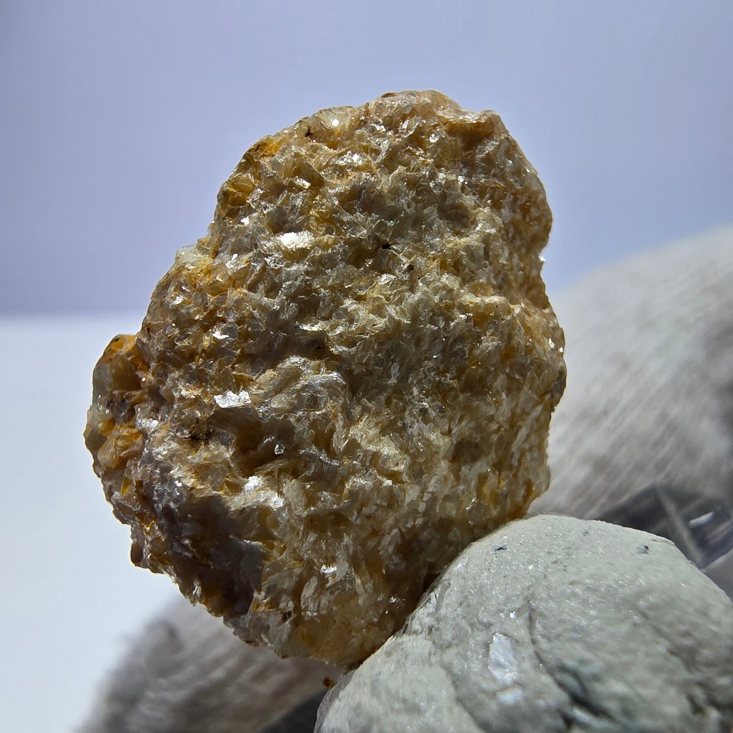 Cube de fluorite fantôme, spécimen de muscovite, Erongo, Namibie, 24 x 20 x 17 mm