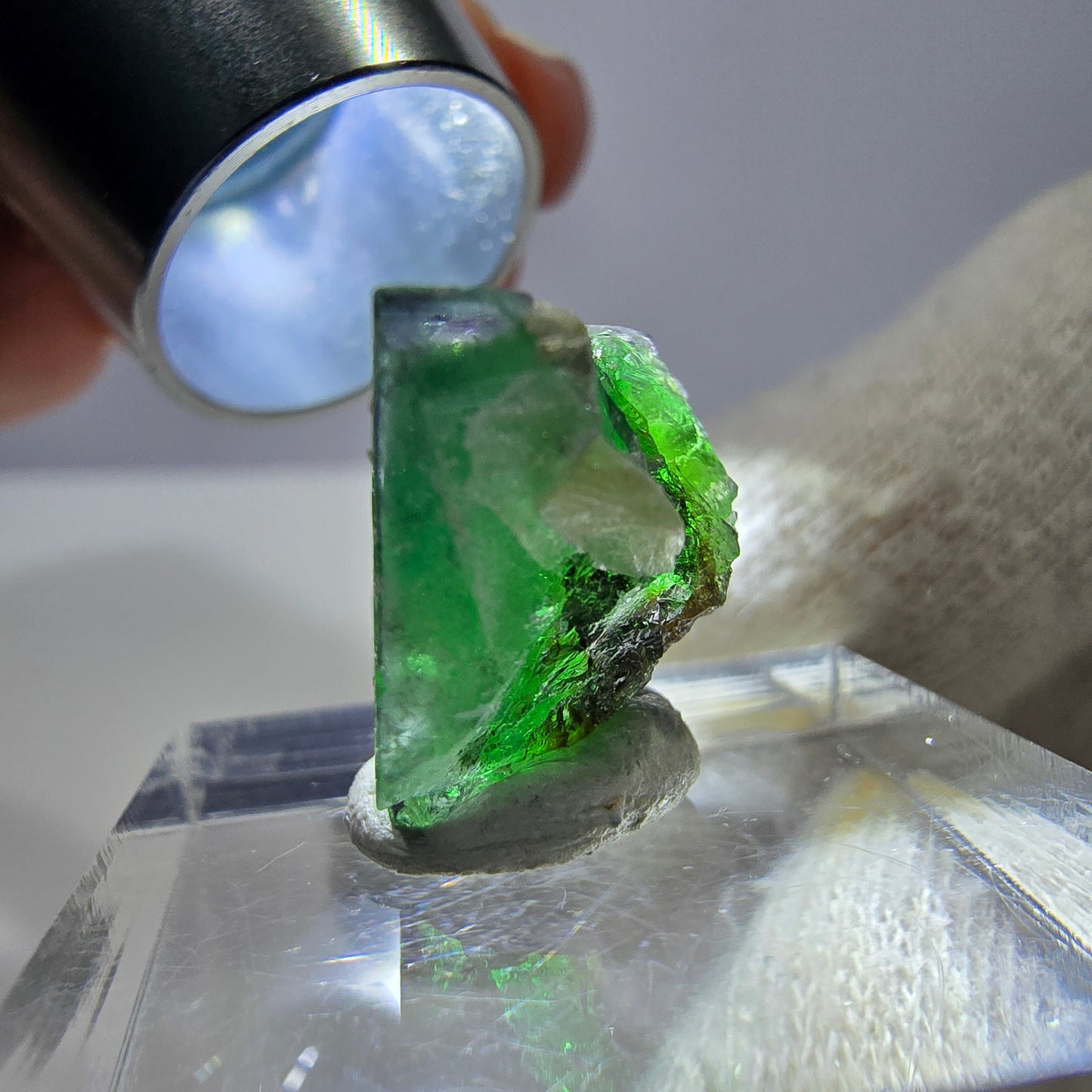Cube de fluorite fantôme, muscovite et hyalite, spécimen d'Erongo, Namibie, 16 x 15 x 12 mm