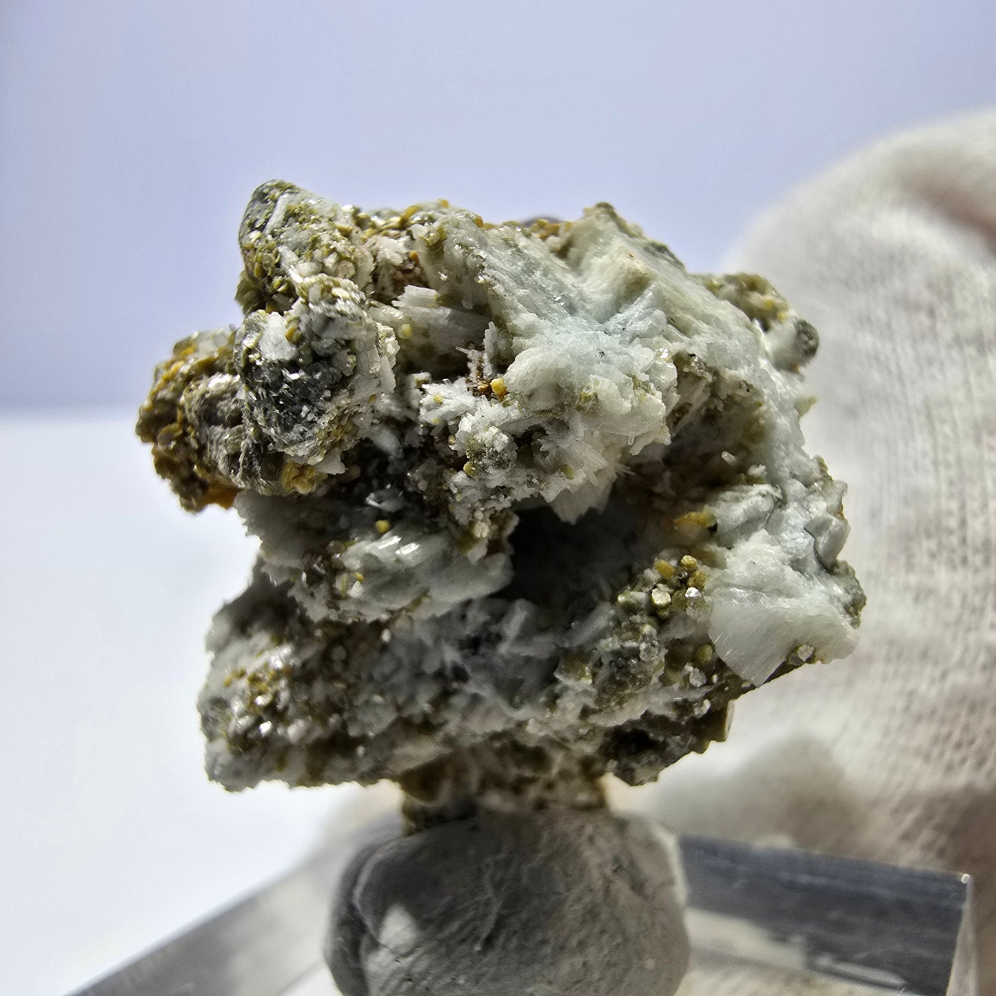 Cube de fluorite fantôme zonal, spécimen de muscovite, Erongo, Namibie, 27 x 25 x 23 mm
