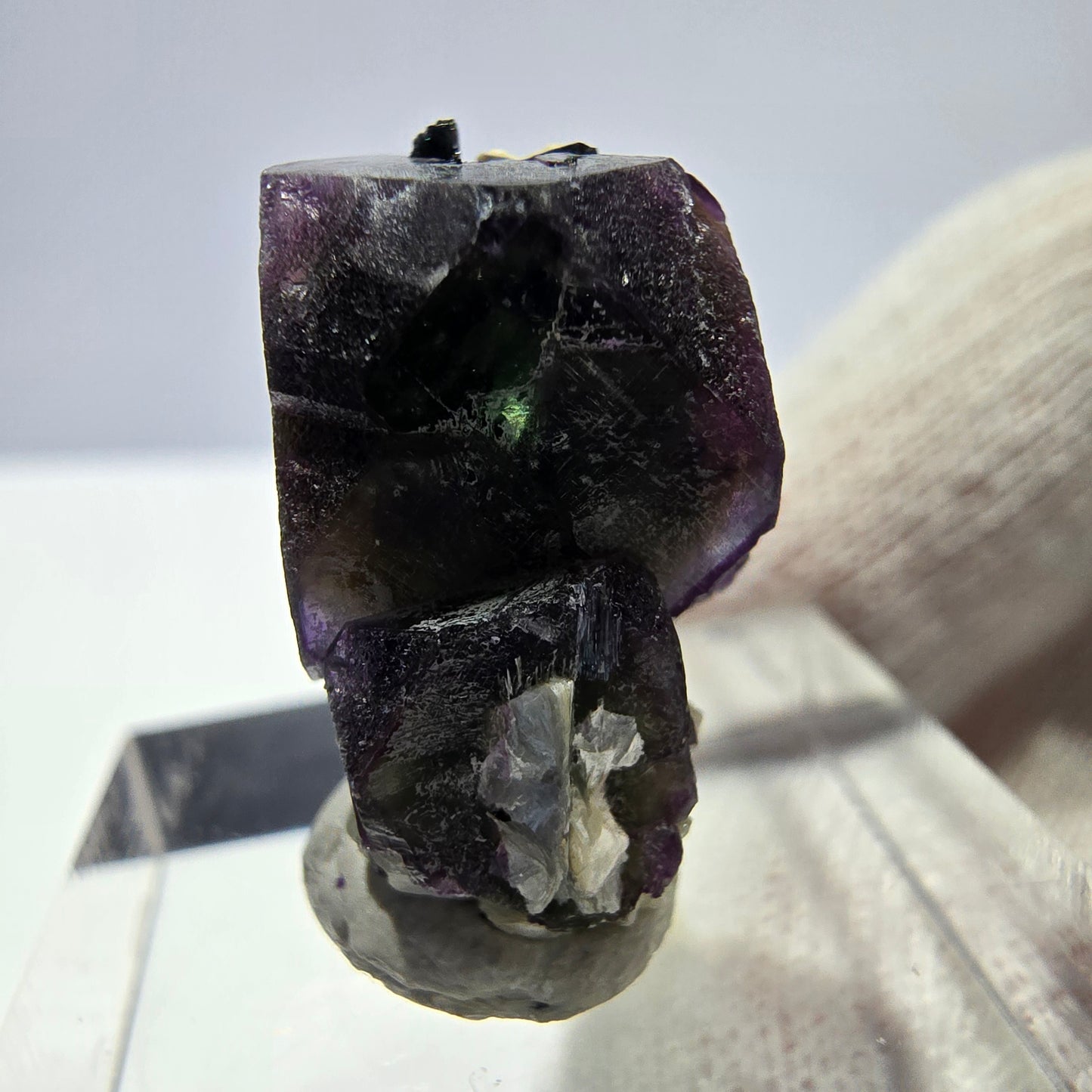 Cube de fluorite fantôme hexagonal, muscovite, tourmaline Schörl Erongo, Namibie 21*14*11mm