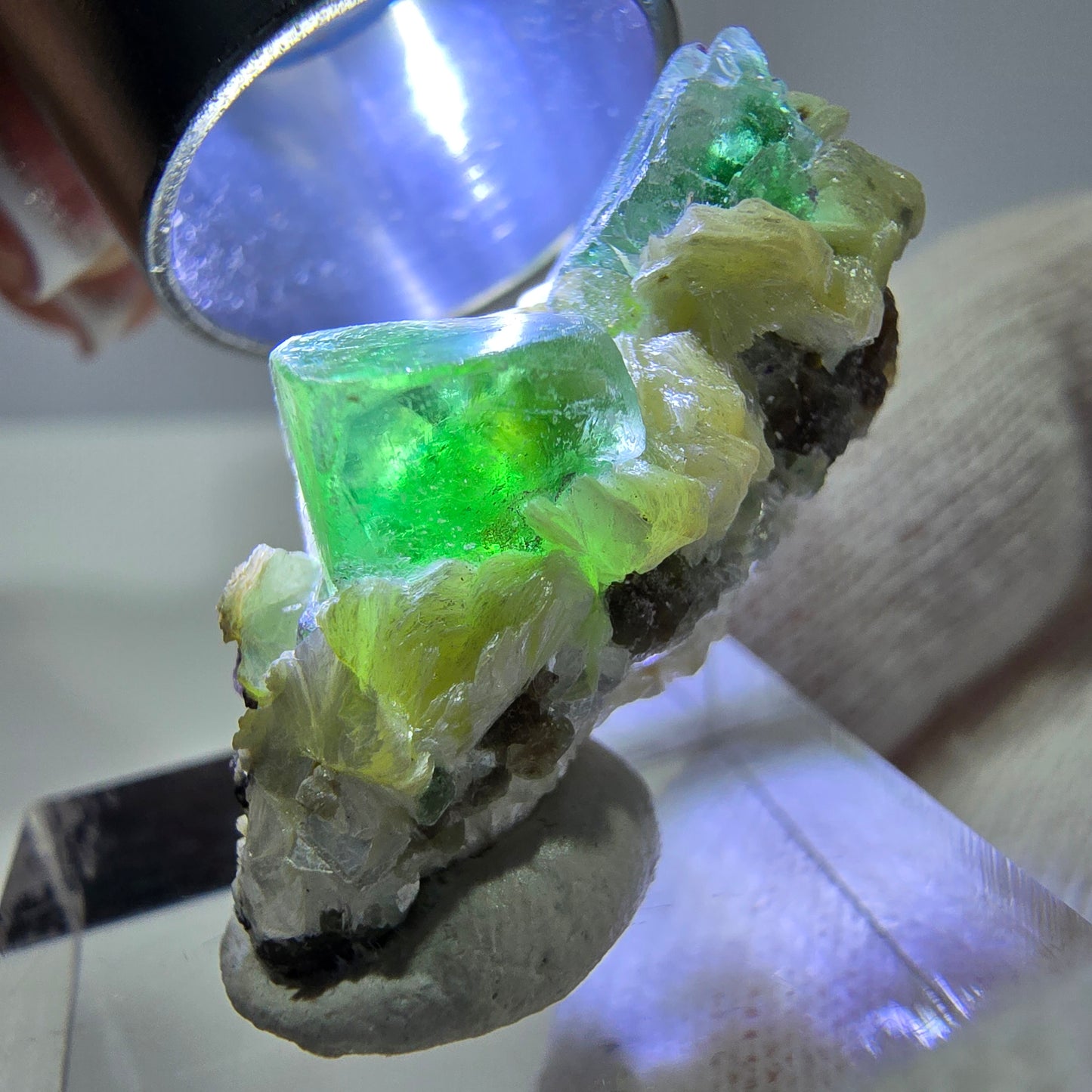 Cube de fluorite fantôme, spécimen de tourmaline scholle muscovite, Erongo, Namibie, 30 x 16 x 15 mm
