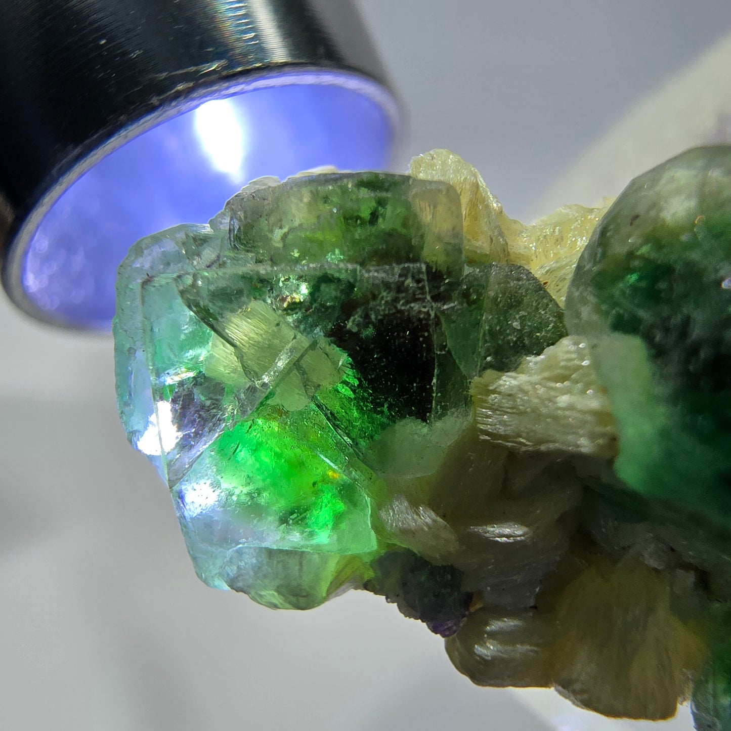 Cube de fluorite fantôme, spécimen de tourmaline scholle muscovite, Erongo, Namibie, 30 x 16 x 15 mm