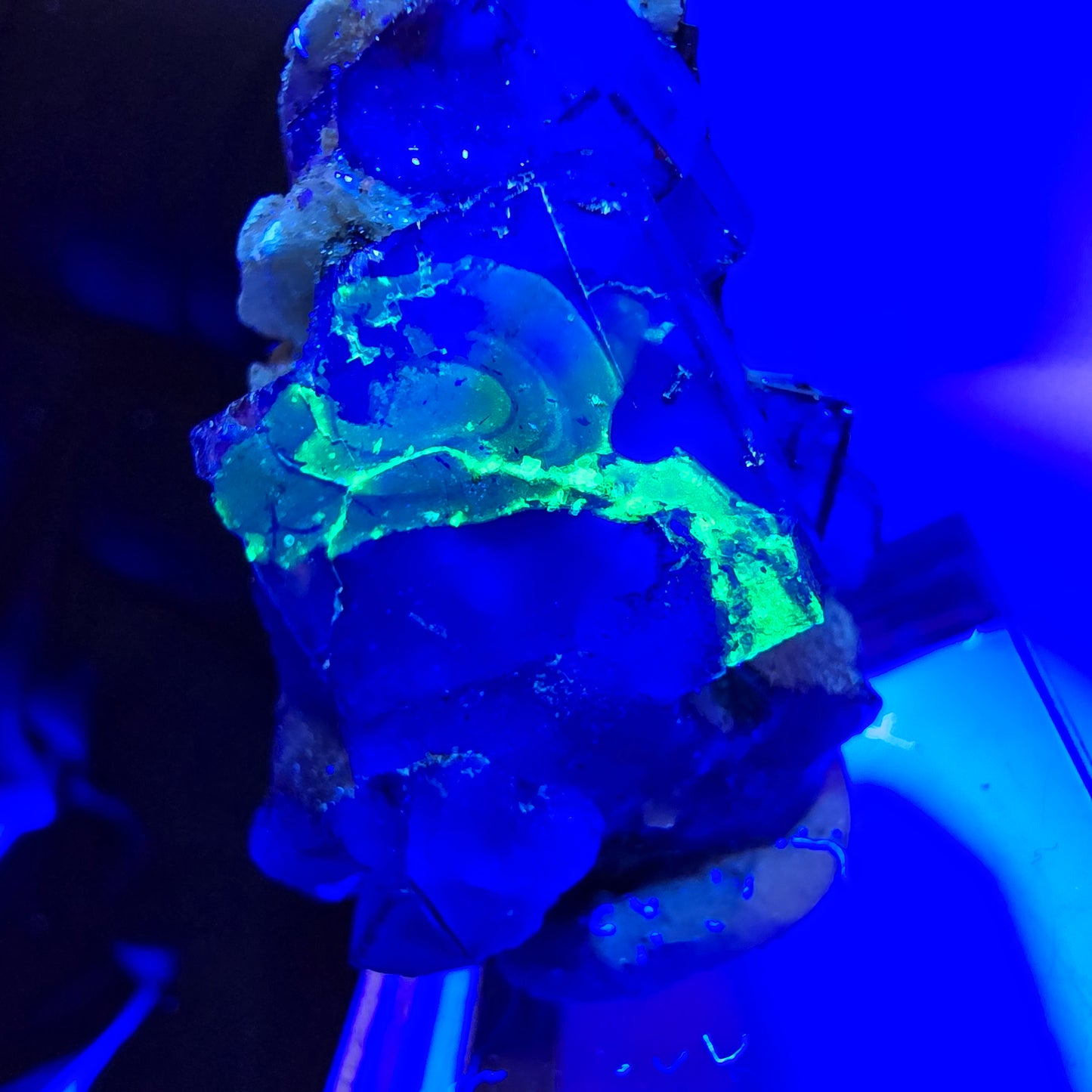 Cube de fluorite fantôme zonal, tourmaline muscovite Schörl hyalite Erongo, Namibie 36 x 21 x 17 mm