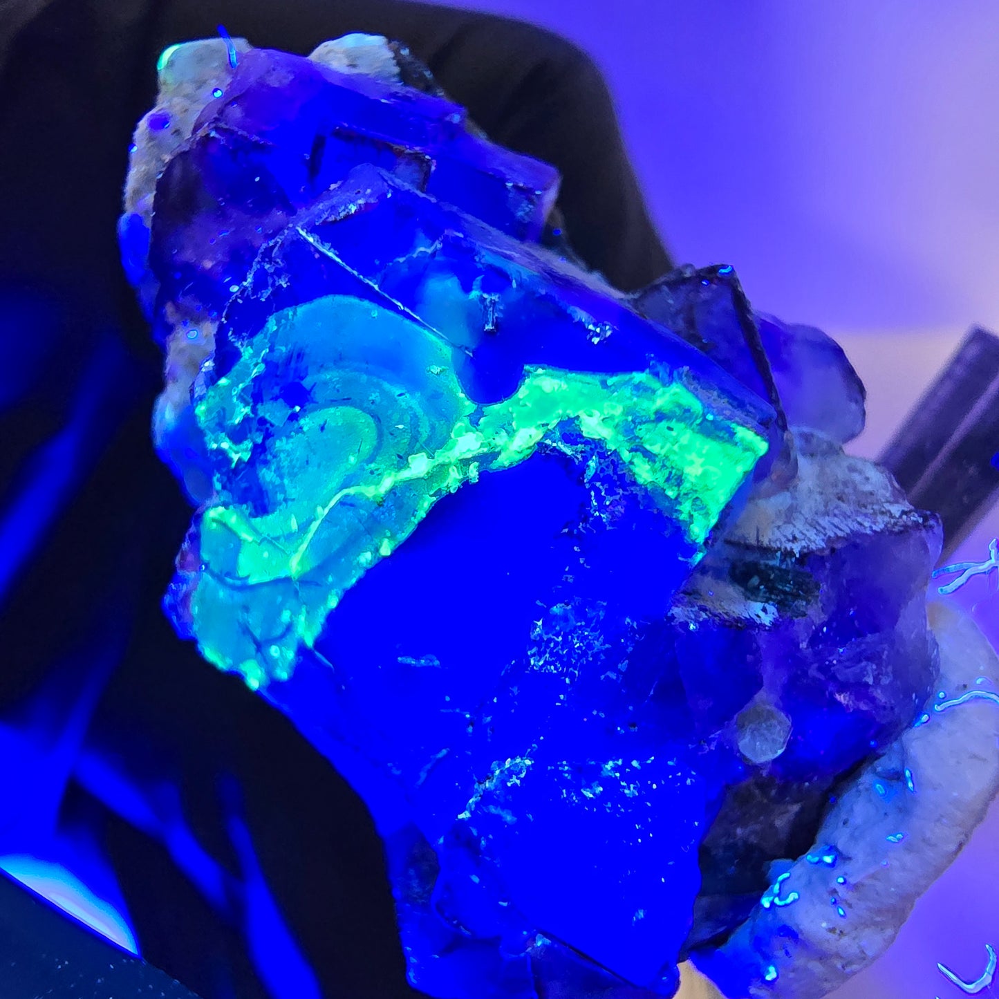 Cube de fluorite fantôme zonal, tourmaline muscovite Schörl hyalite Erongo, Namibie 36 x 21 x 17 mm