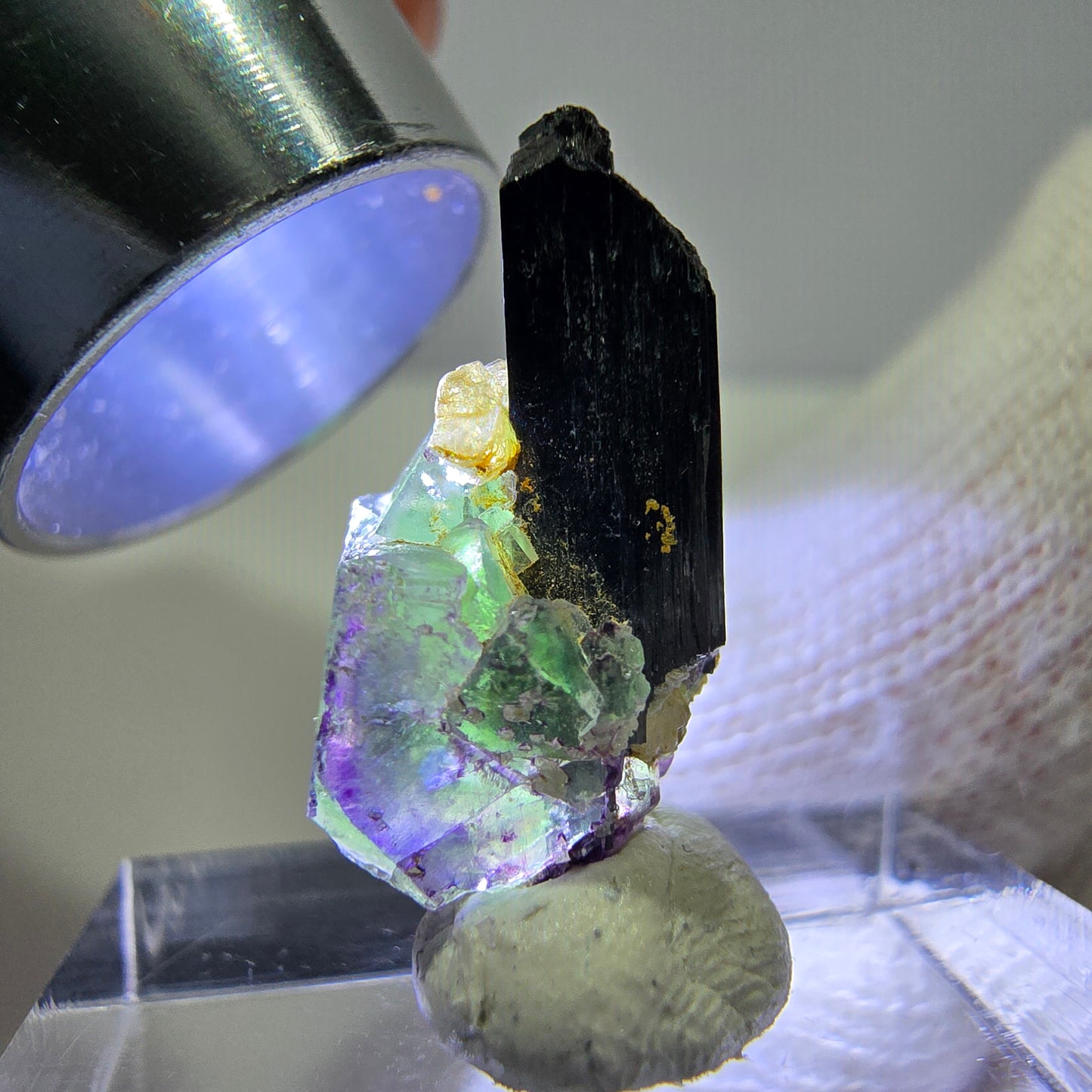 Cube de fluorite fantôme, spécimen de tourmaline schol moscovite, Erongo, Namibie, 19 x 11 x 10 mm
